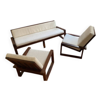 Ensemble banquette et fauteuils bois et bouclette, refait à neuf