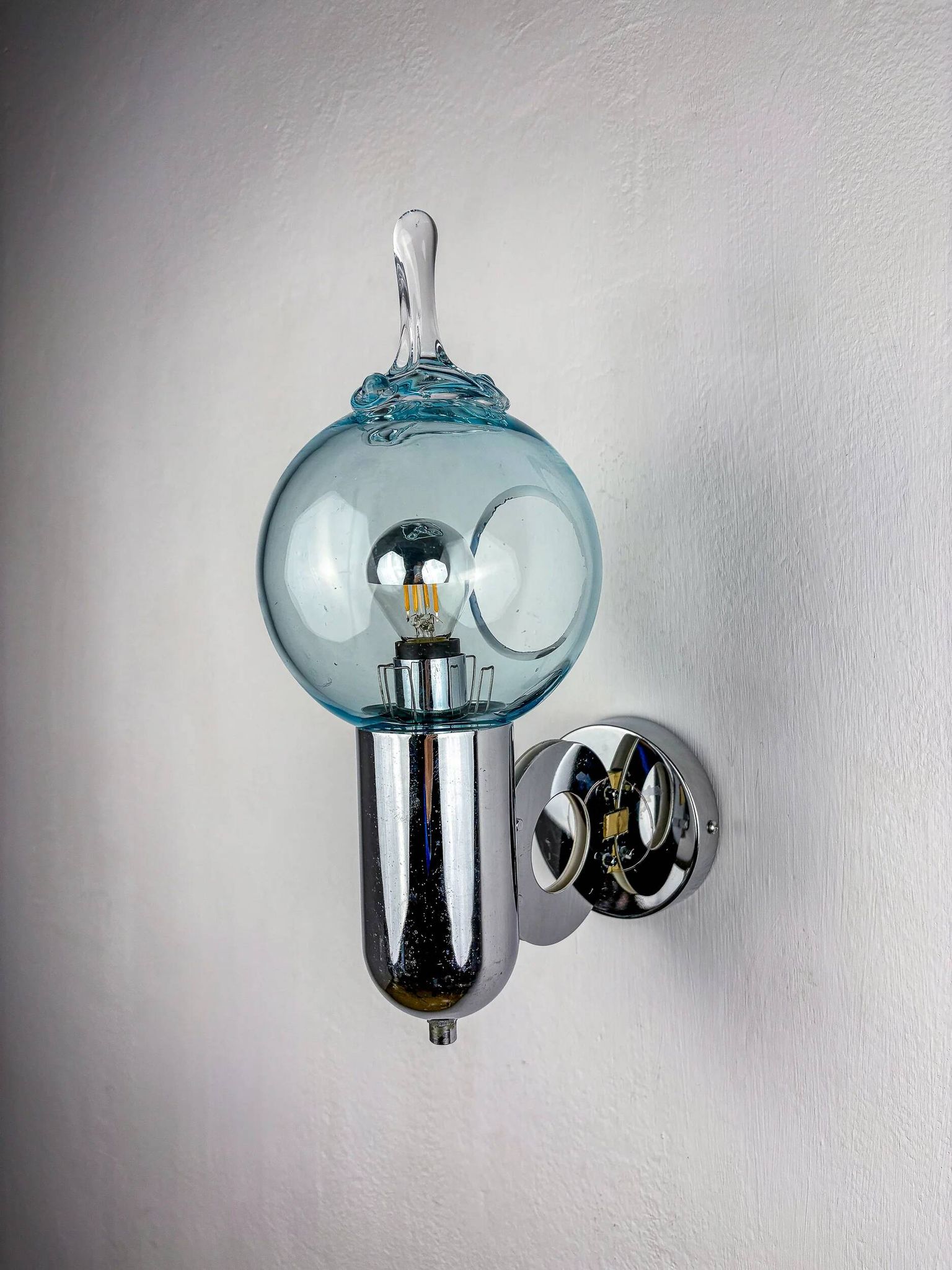 Toni Zuccheri drop shaped wall sconce, Murano glass, Italy, circa 1970s