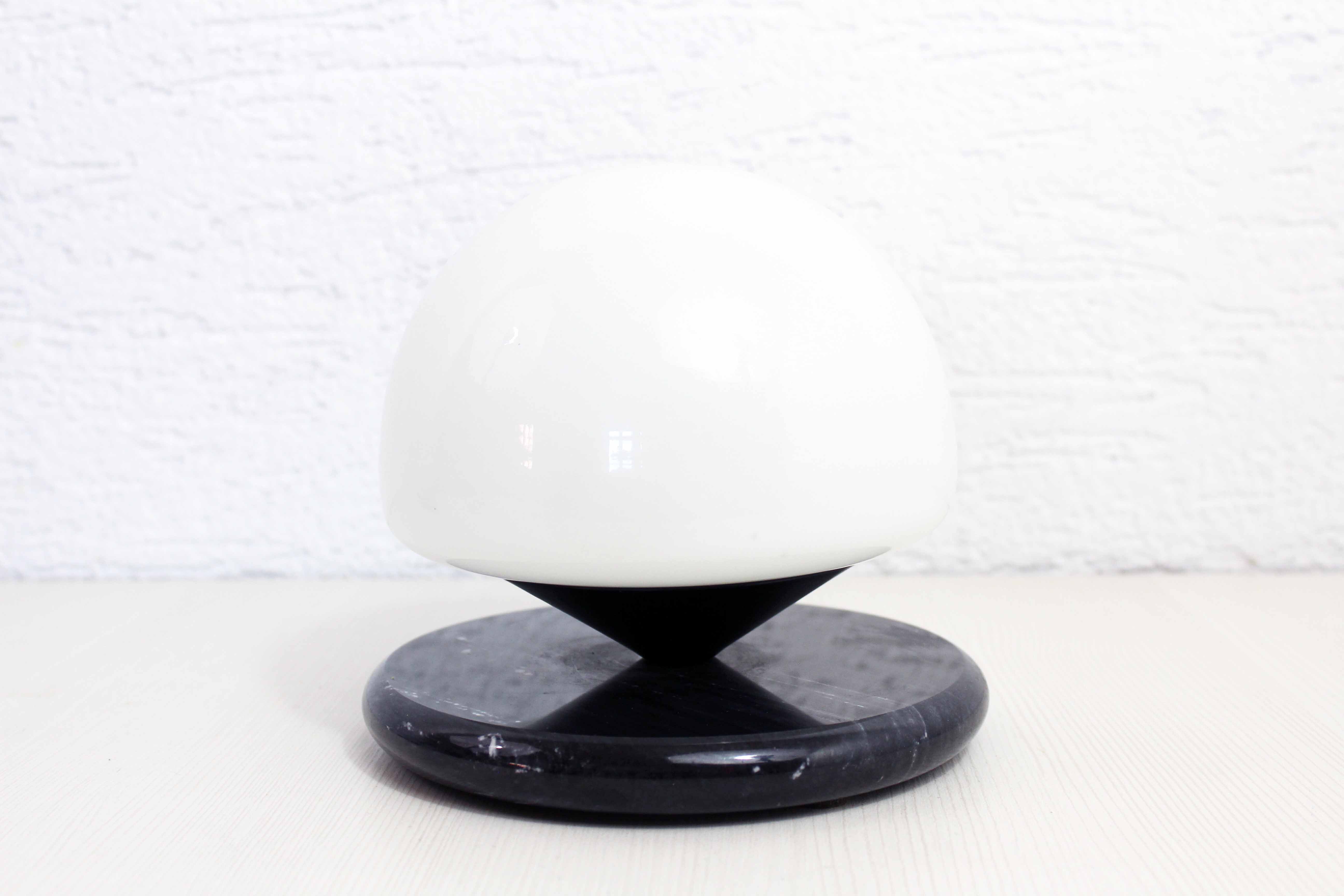 Mushroom lamp in marble and opaline glass