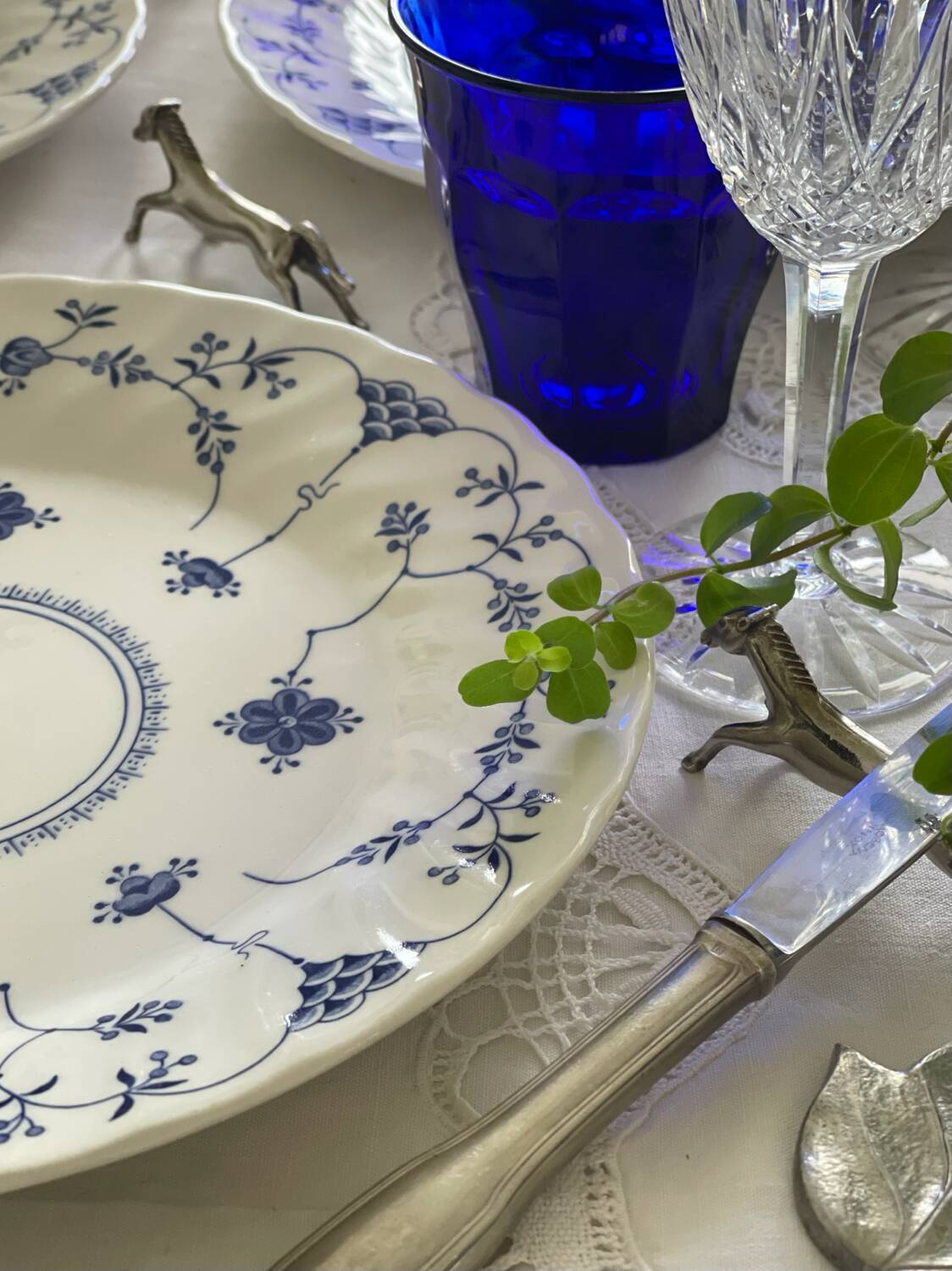 6 flat plates in English porcelain