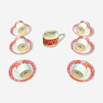 Suite de 6 tasses à café et pot à lait, porcelaine fine blanche avec frise à décor floral