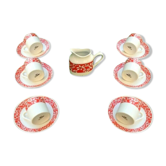 Suite de 6 tasses à café et pot à lait, porcelaine fine blanche avec frise à décor floral