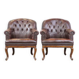 Lot de 2 fauteuils chesterfield anglais classiques en cuir de vache