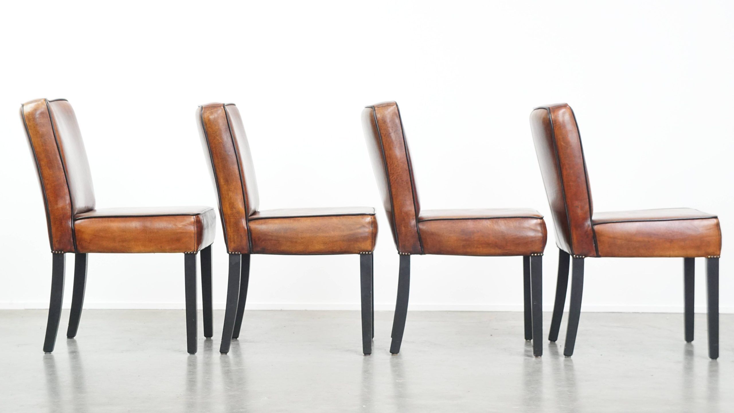 Luxury set of 4 comfortable dining chairs made of sheepskin leather