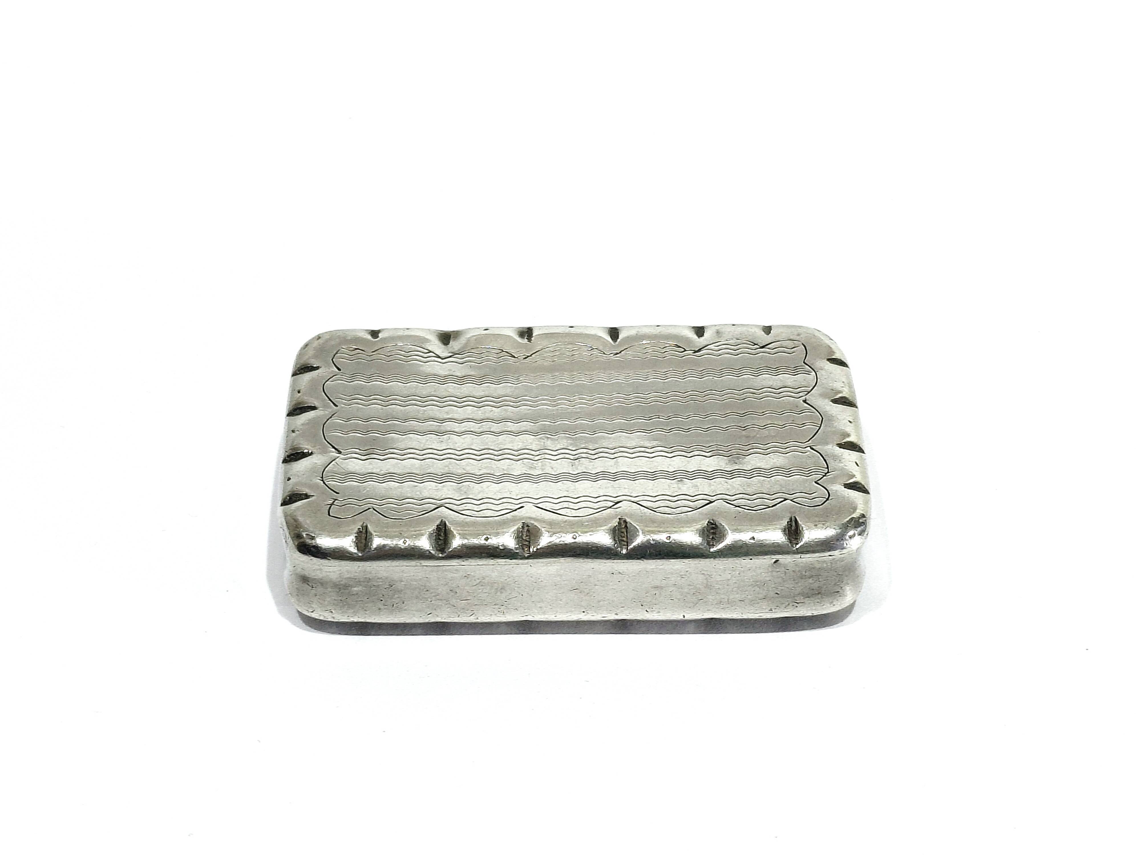 Silver guilléché snuff box