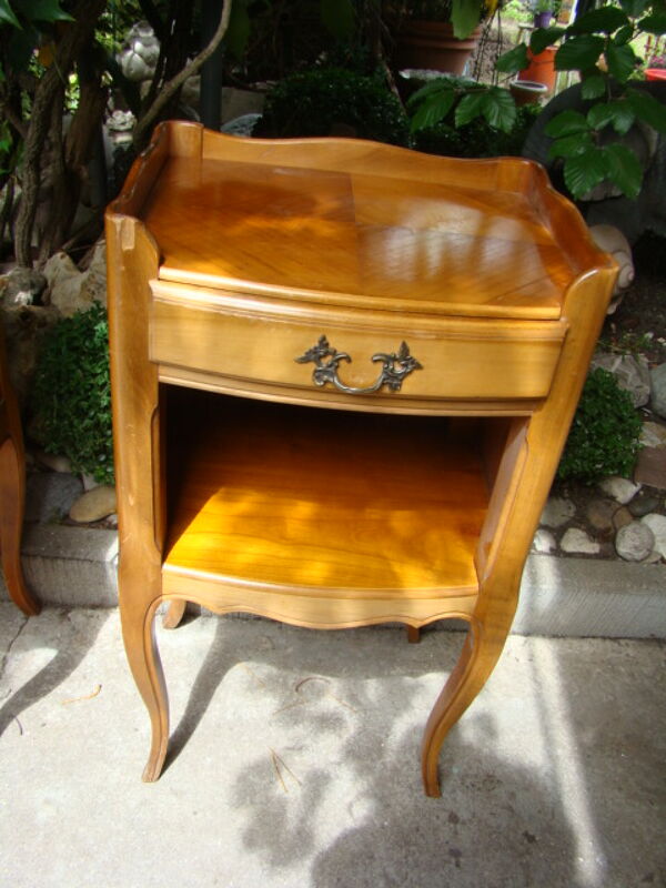 Paire de chevets, ton merisier