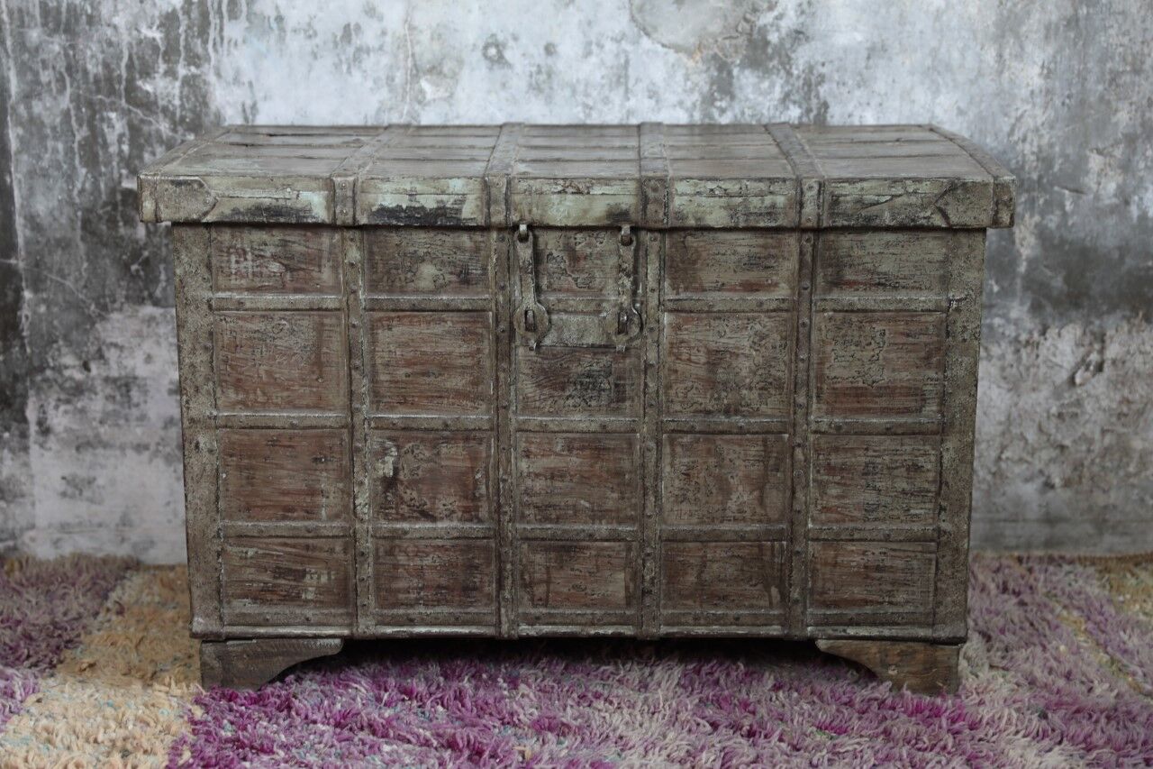 Low chest with iron ornament