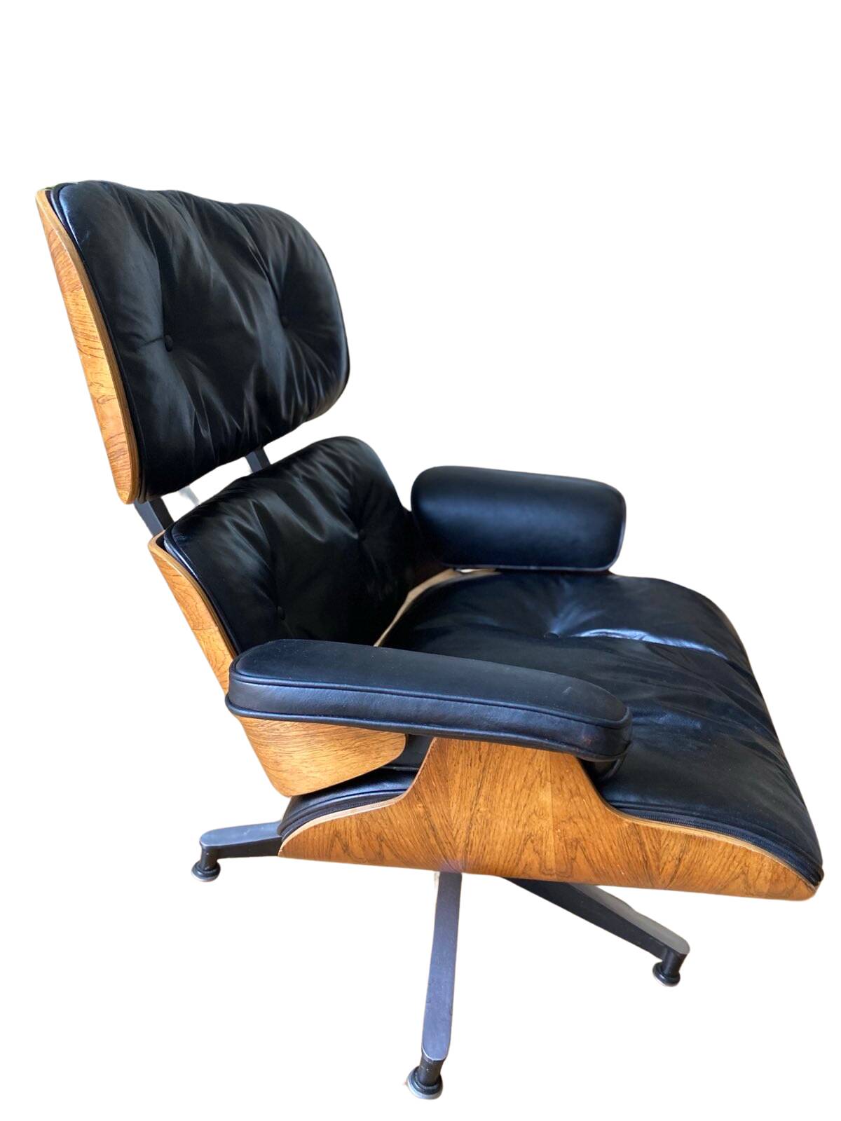 Herman Miller Lounge chair Charles Eames model 670