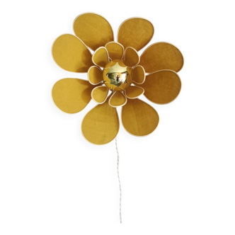Flower wall light made of rattan and saffron linen petals