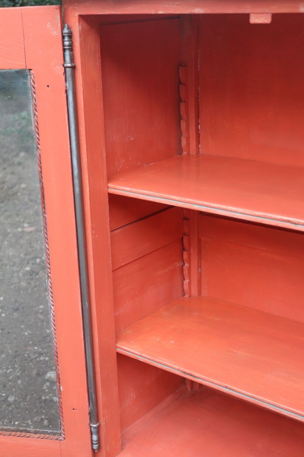 Buffet vitrine rouge terracota
