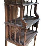 Etagère en noyer vitrée