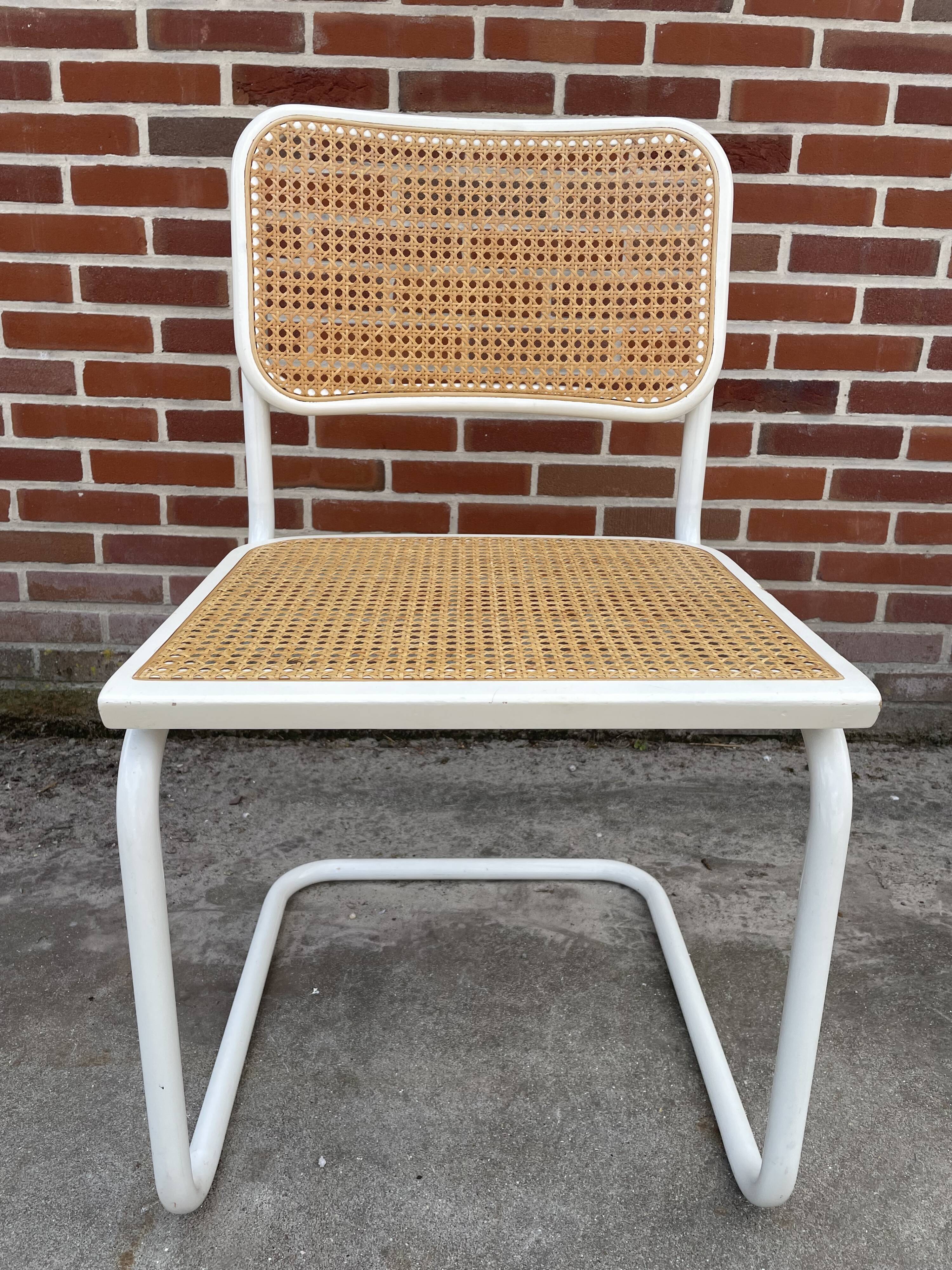 Set of 4 Cesca b32 model chairs in white