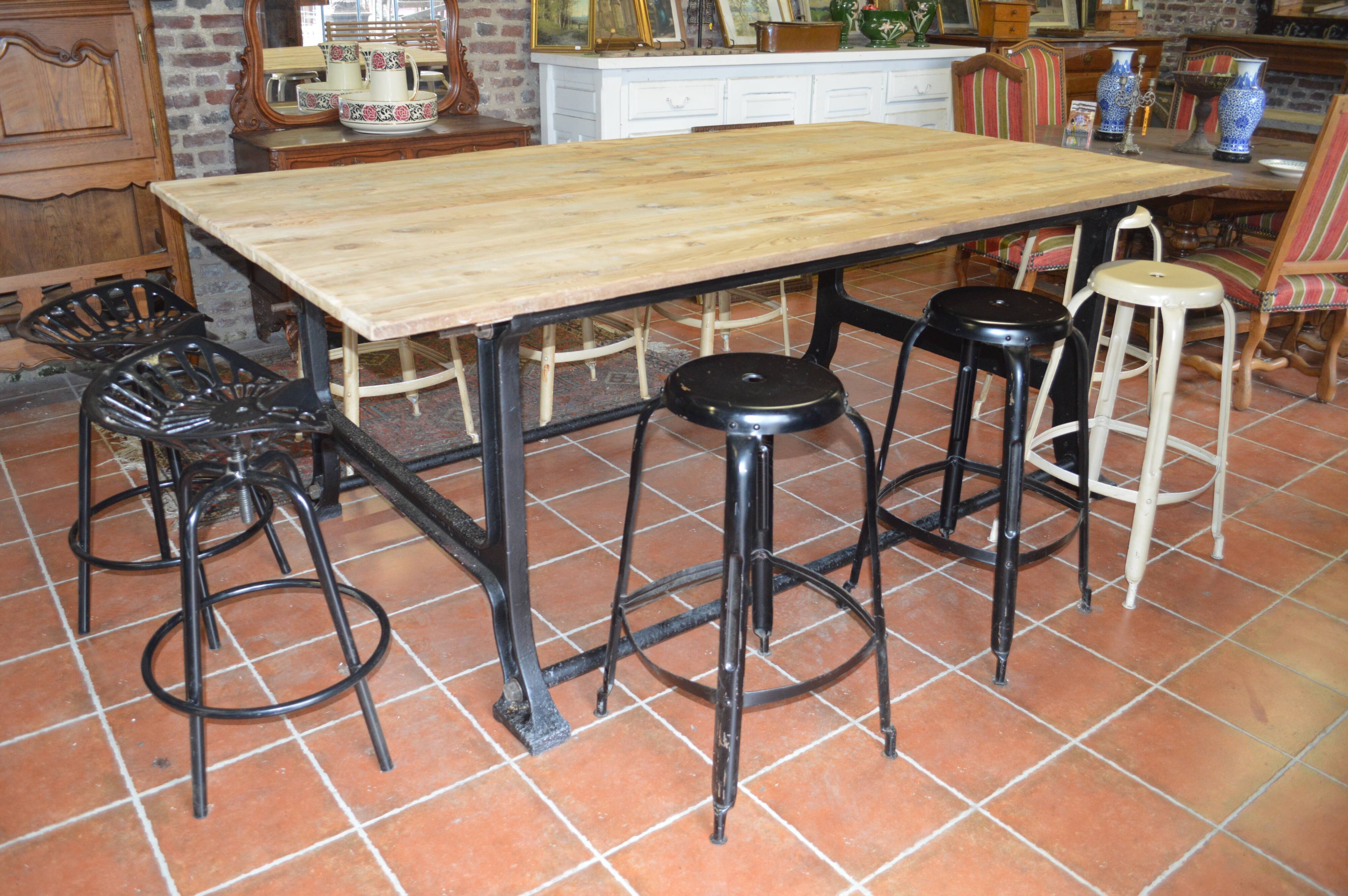 Industrial table cast iron and wooden tray