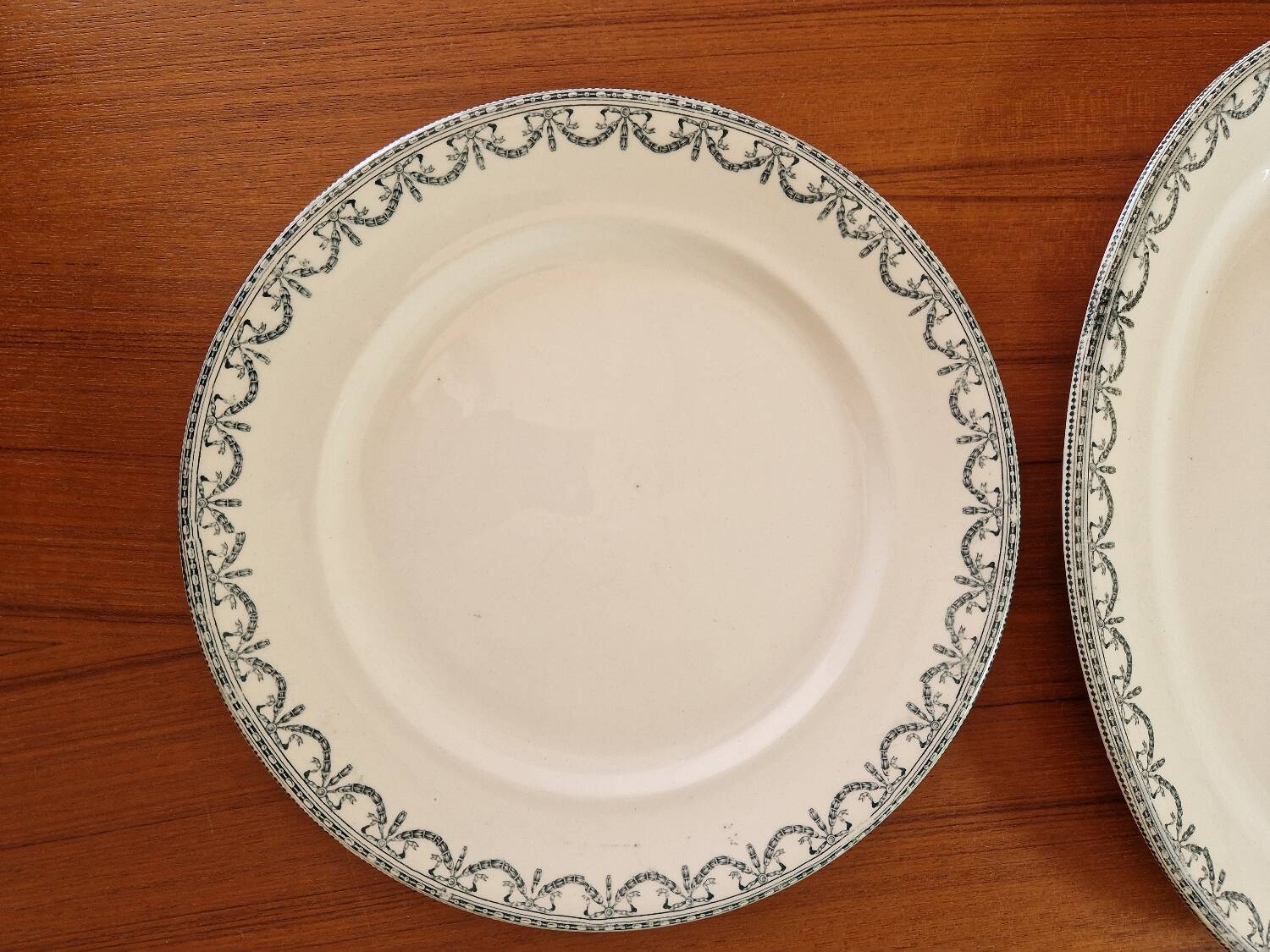 Set Of 2 Large Salt Dishes Model Garlands LXVI