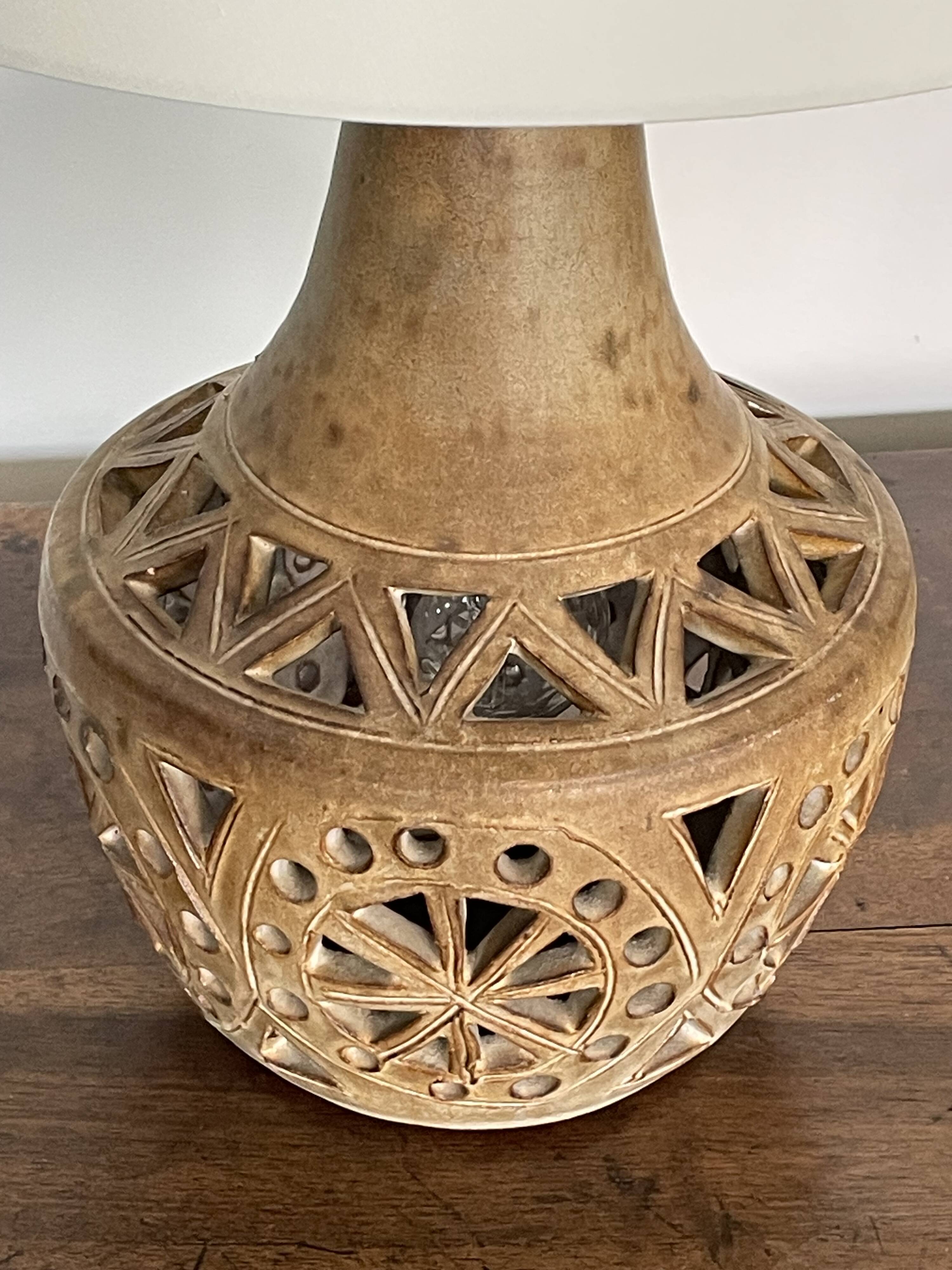 Lampe en  grès signée agnes escala
