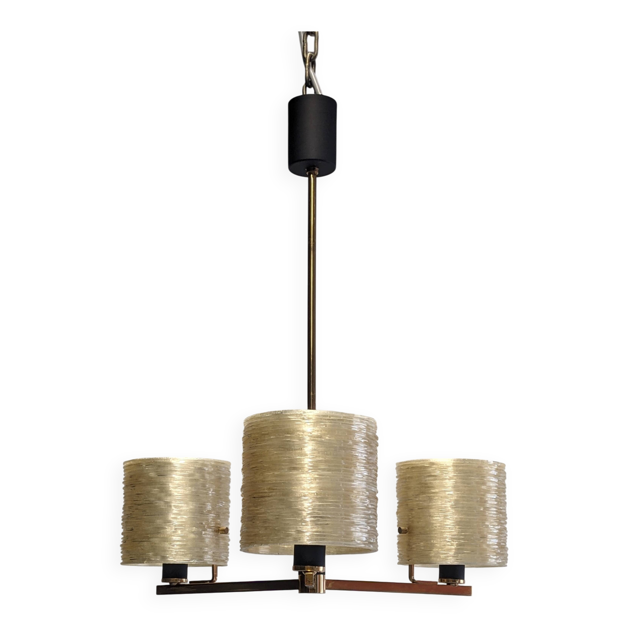 Three-light chandelier in mother-of-pearl and brass, Maison Arlus, France, circa 1950.