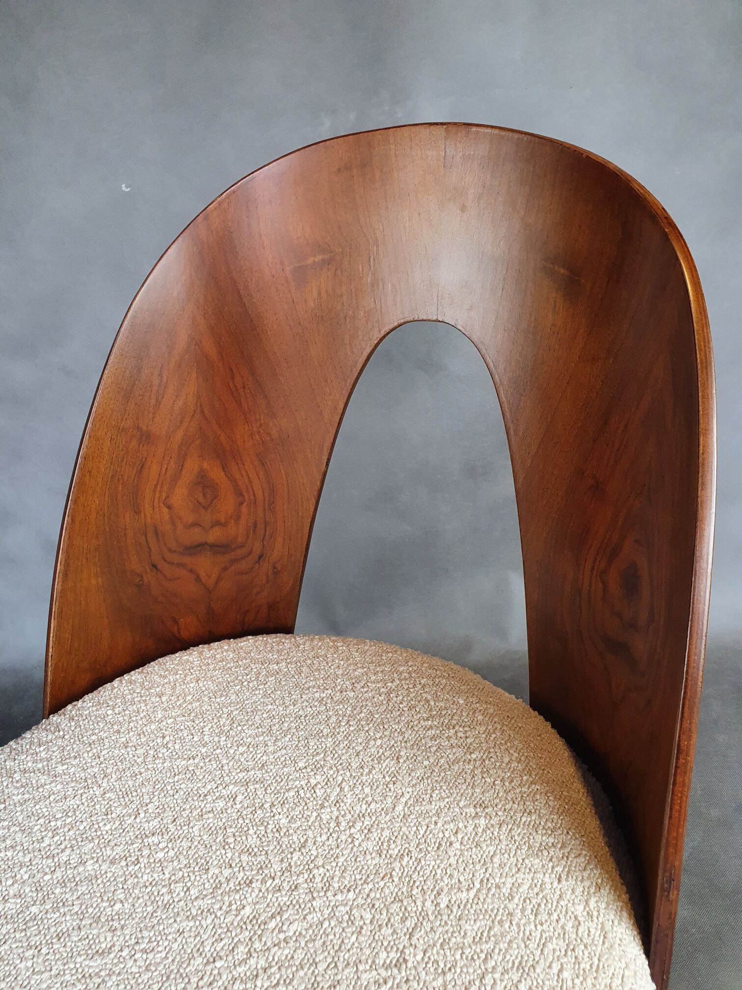 Lot de 4 chaises vintage en noyer et tissu par Antonin Suman, Tchécoslovaque 1960