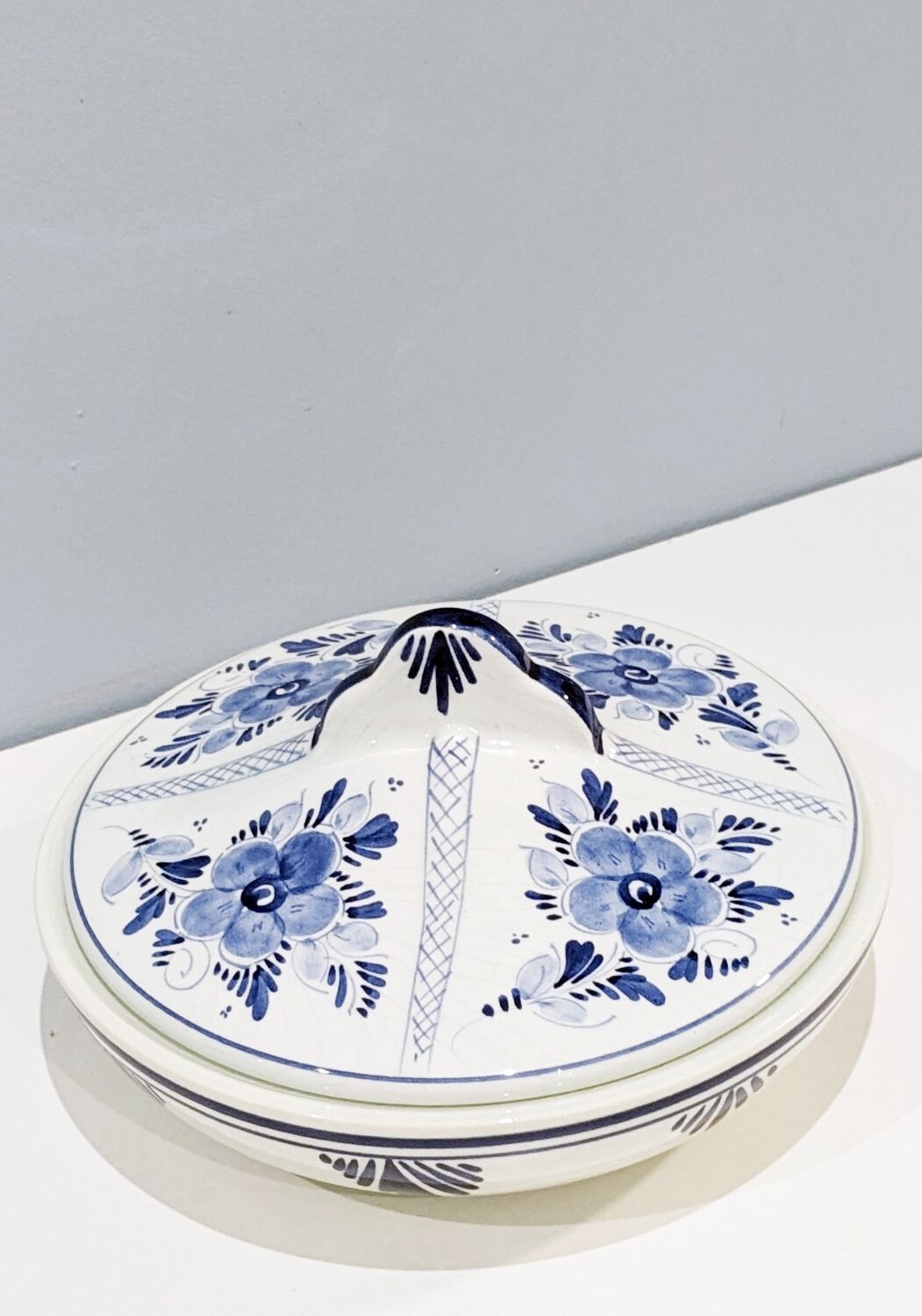 Vintage ceramic box ' 60. Delft. In perfect condition.