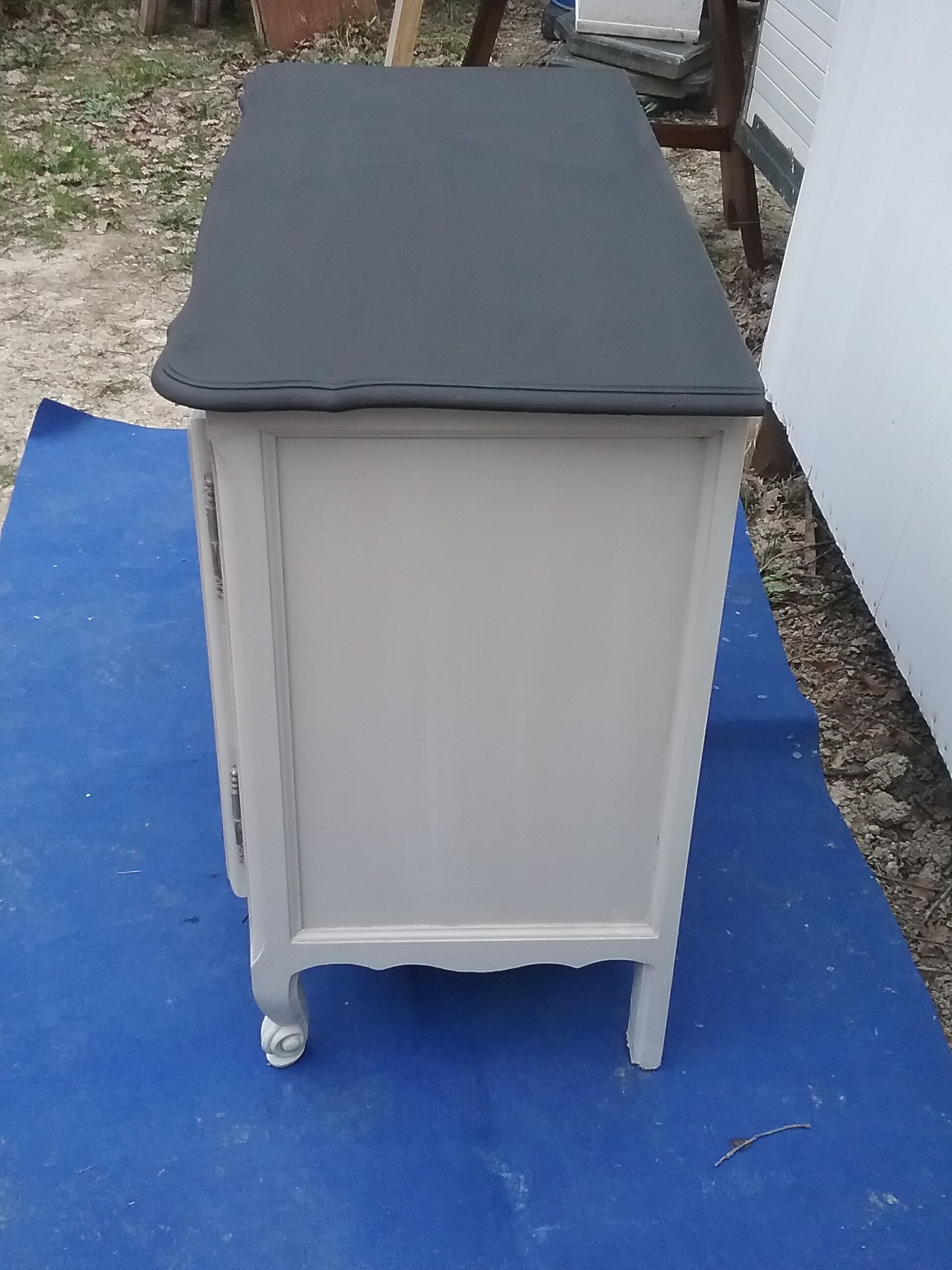 Sideboard style Louis XV light gray