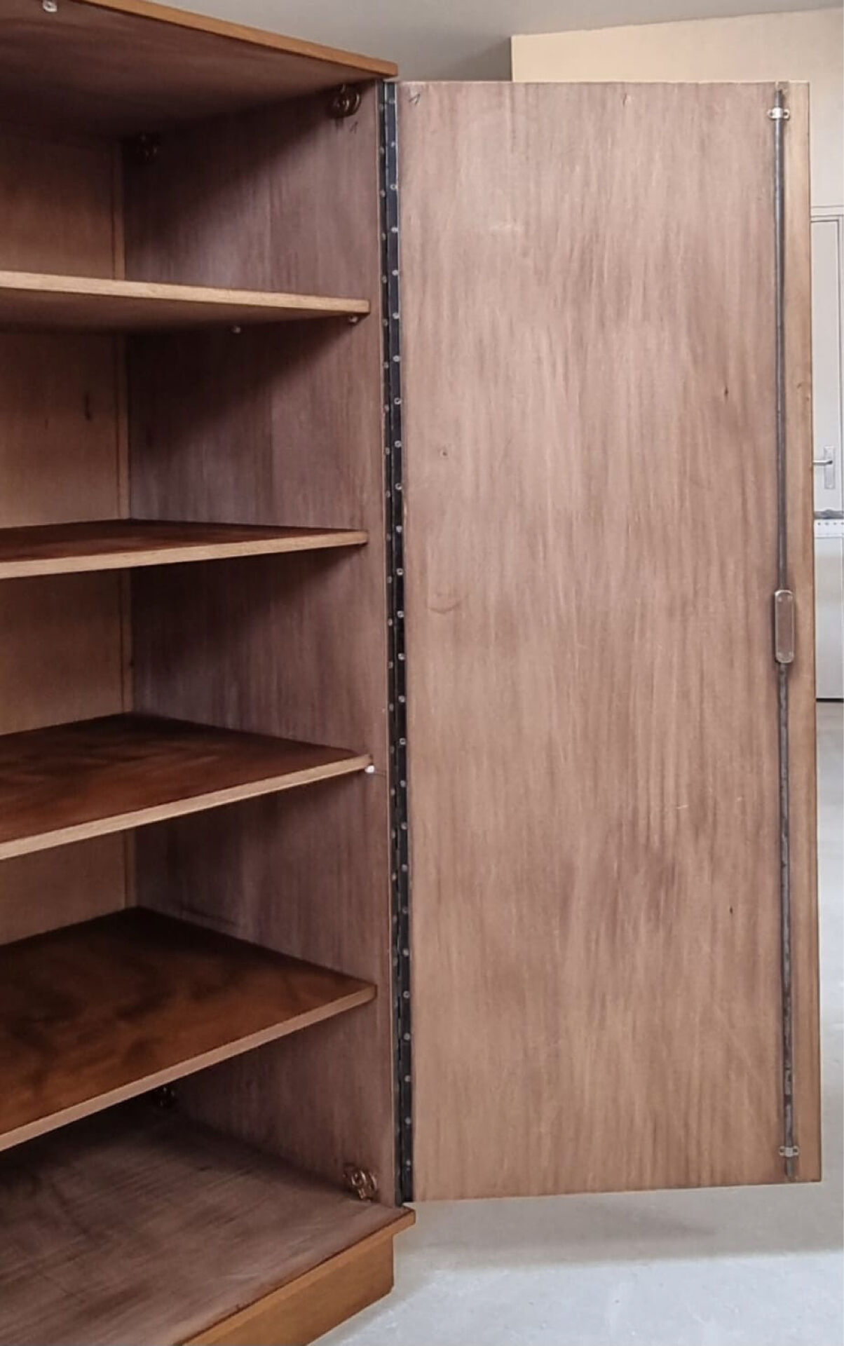 Armoire du milieu du siècle