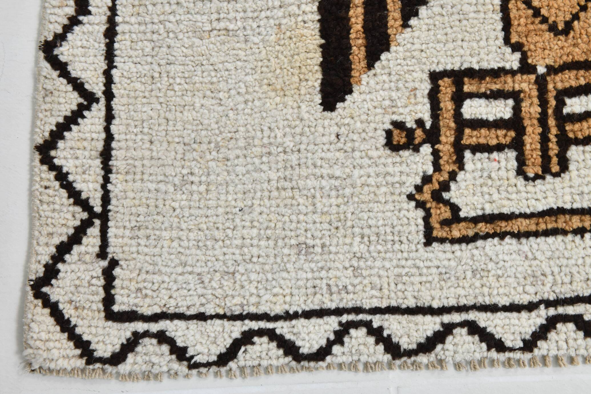 Eagle Pattern Persian Runner Rug, 110x369Cm