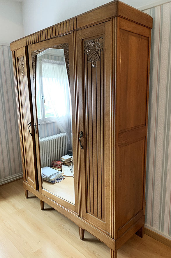 Old wardrobe-wardrobe in solid oak light art deco