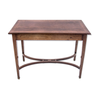 Table antique, Europe du Nord, vers 1910.