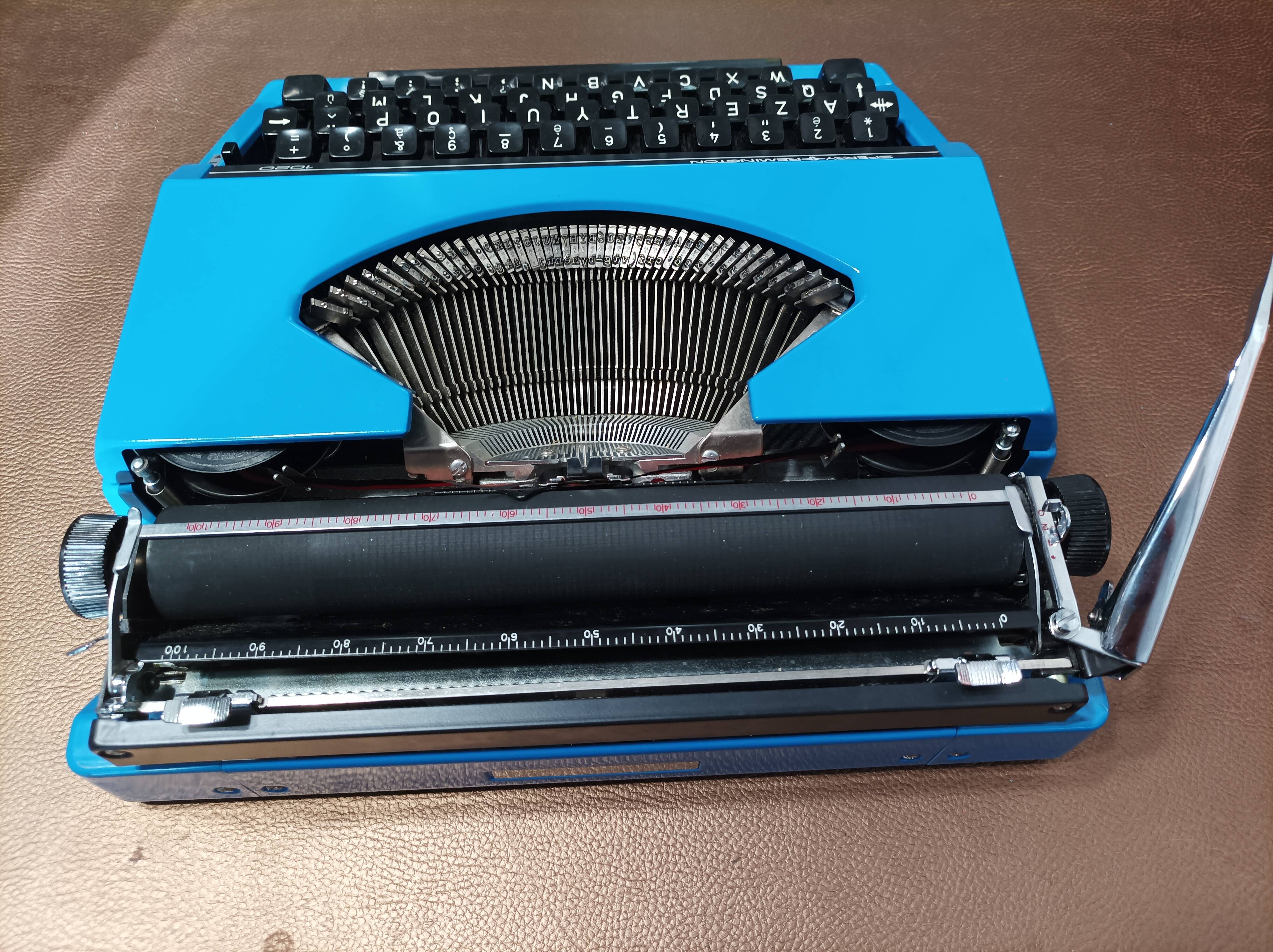Sperry Remington 1020 deep blue typewriter Perfect condition