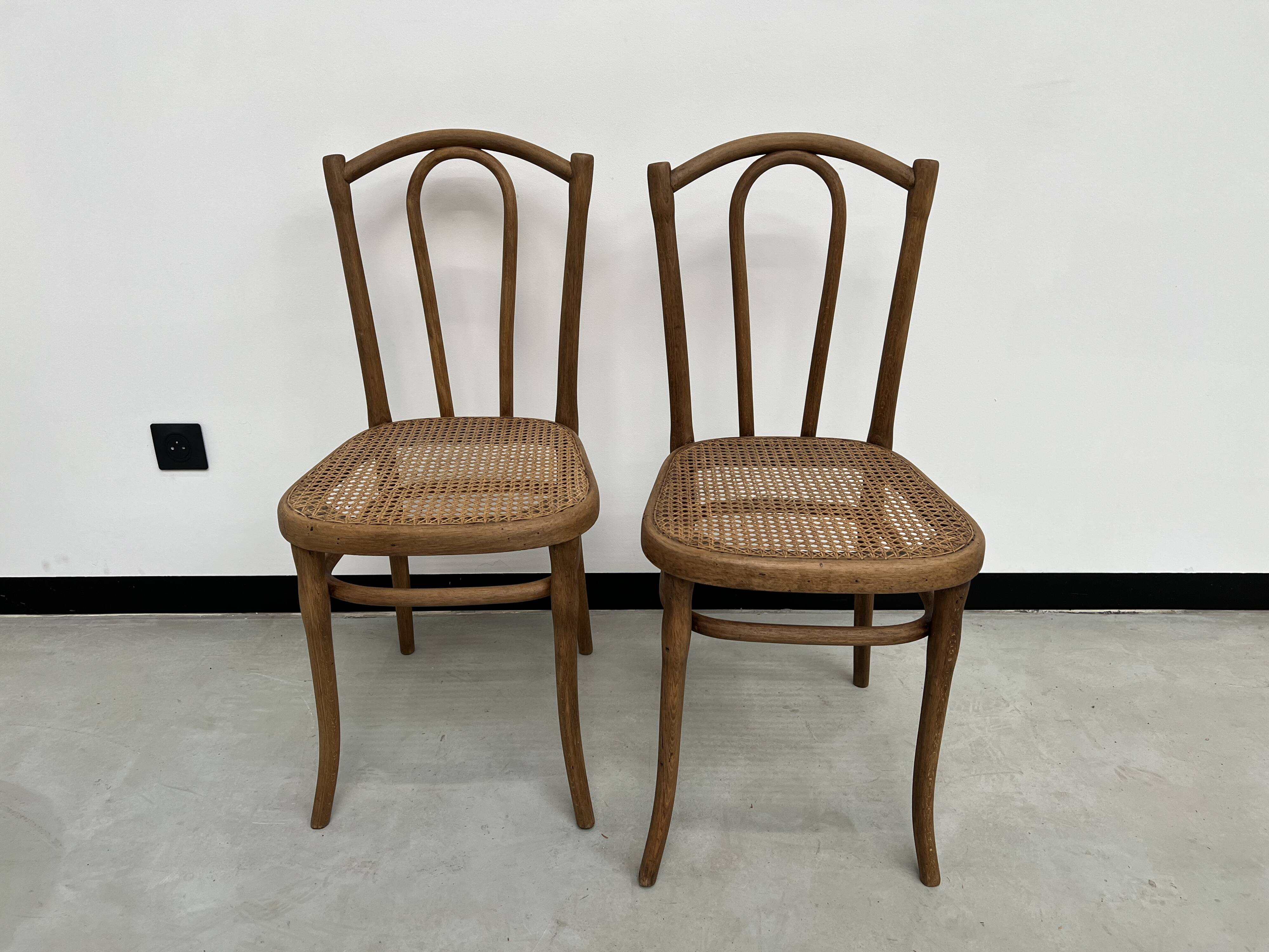 Duo de chaises bistrot anciennes Thonet avec estampille