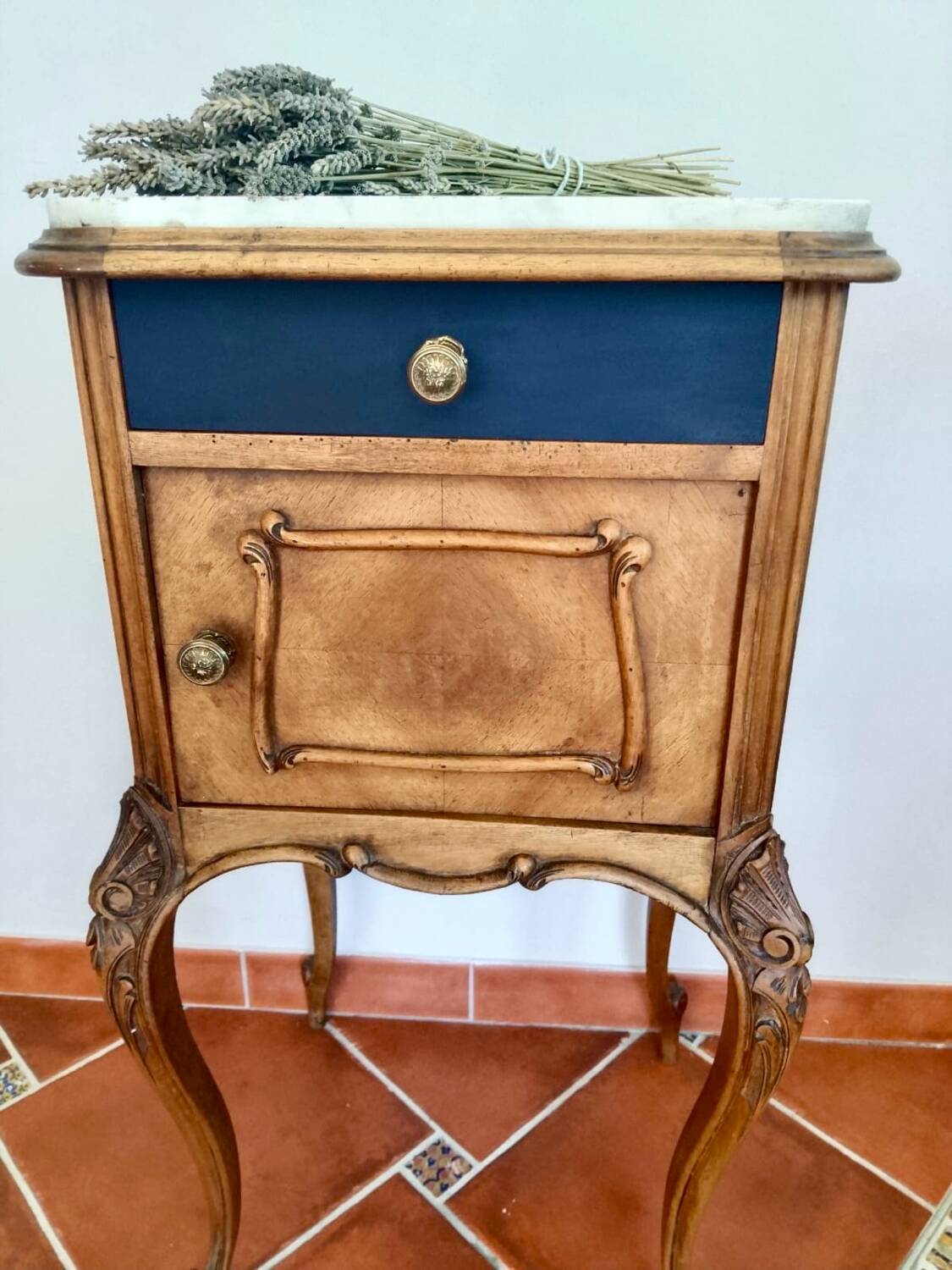 Table de chevet ancienne en bois et plateau en marbre, France fin XIXème