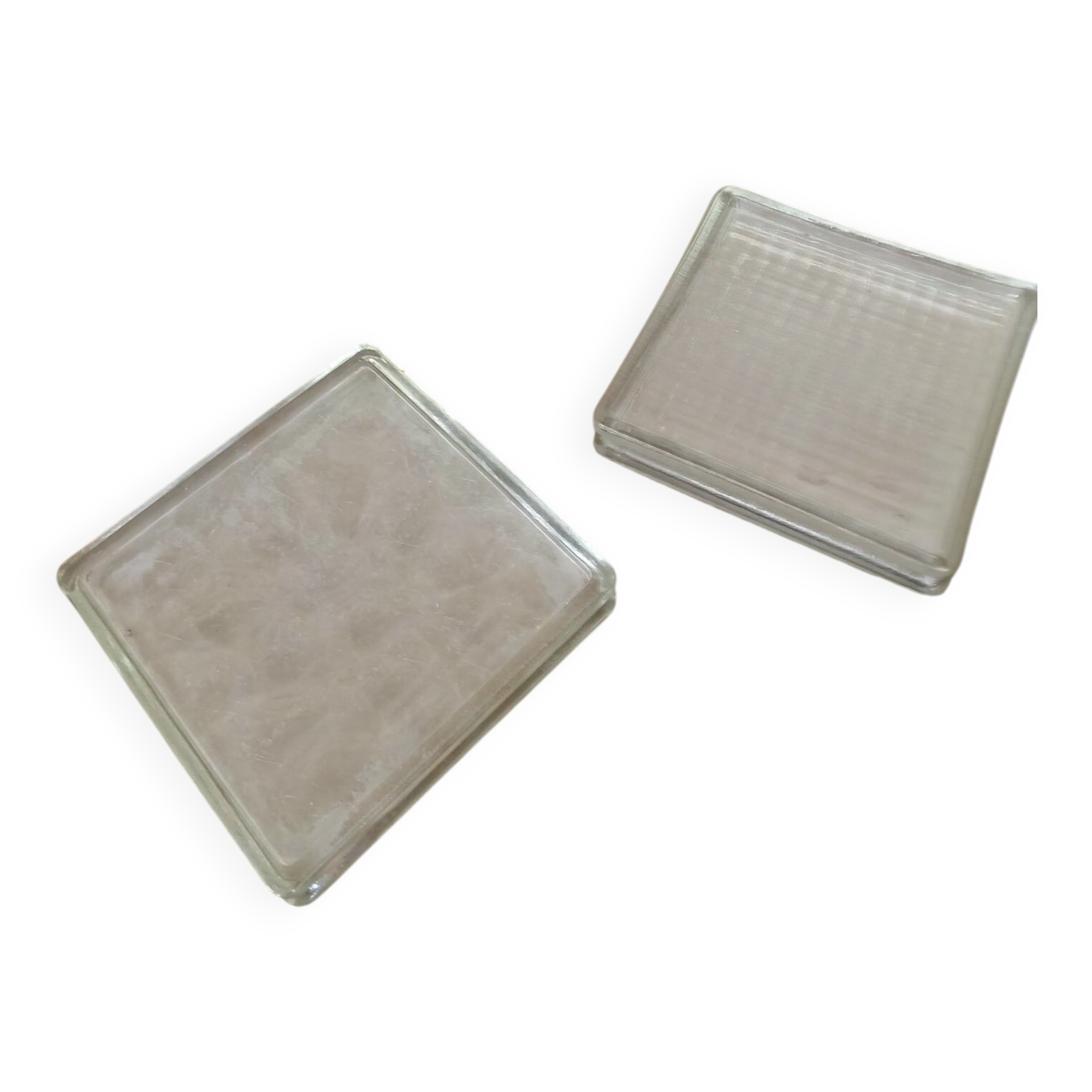 Lot de deux cendriers en verre