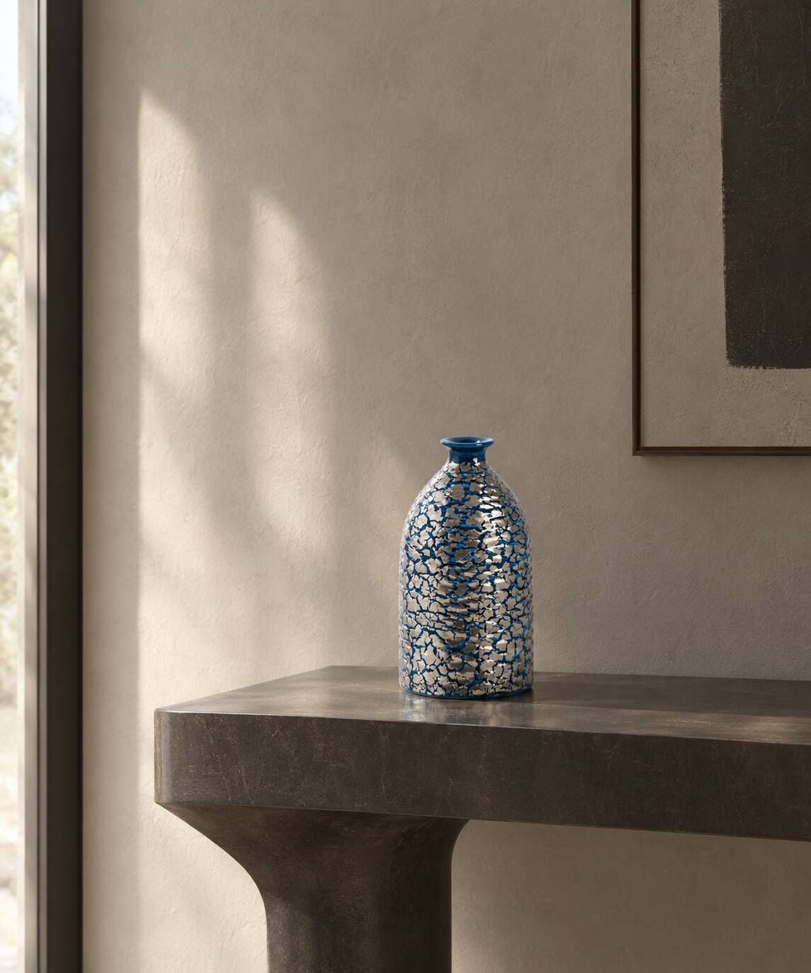 Porcelain vase by Fujii Shumei, 藤井朱明 (1936-2017)