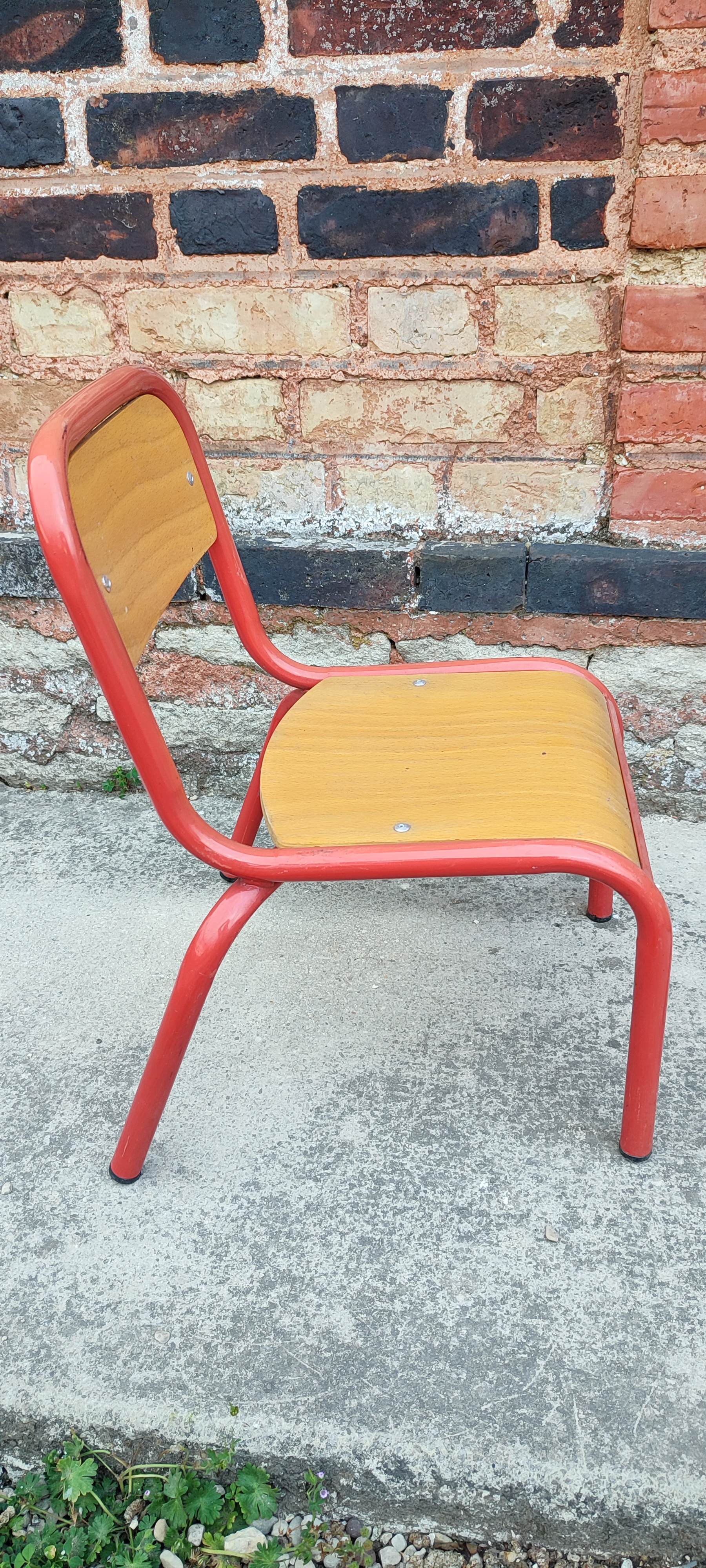 Chaises école maternelle vintage