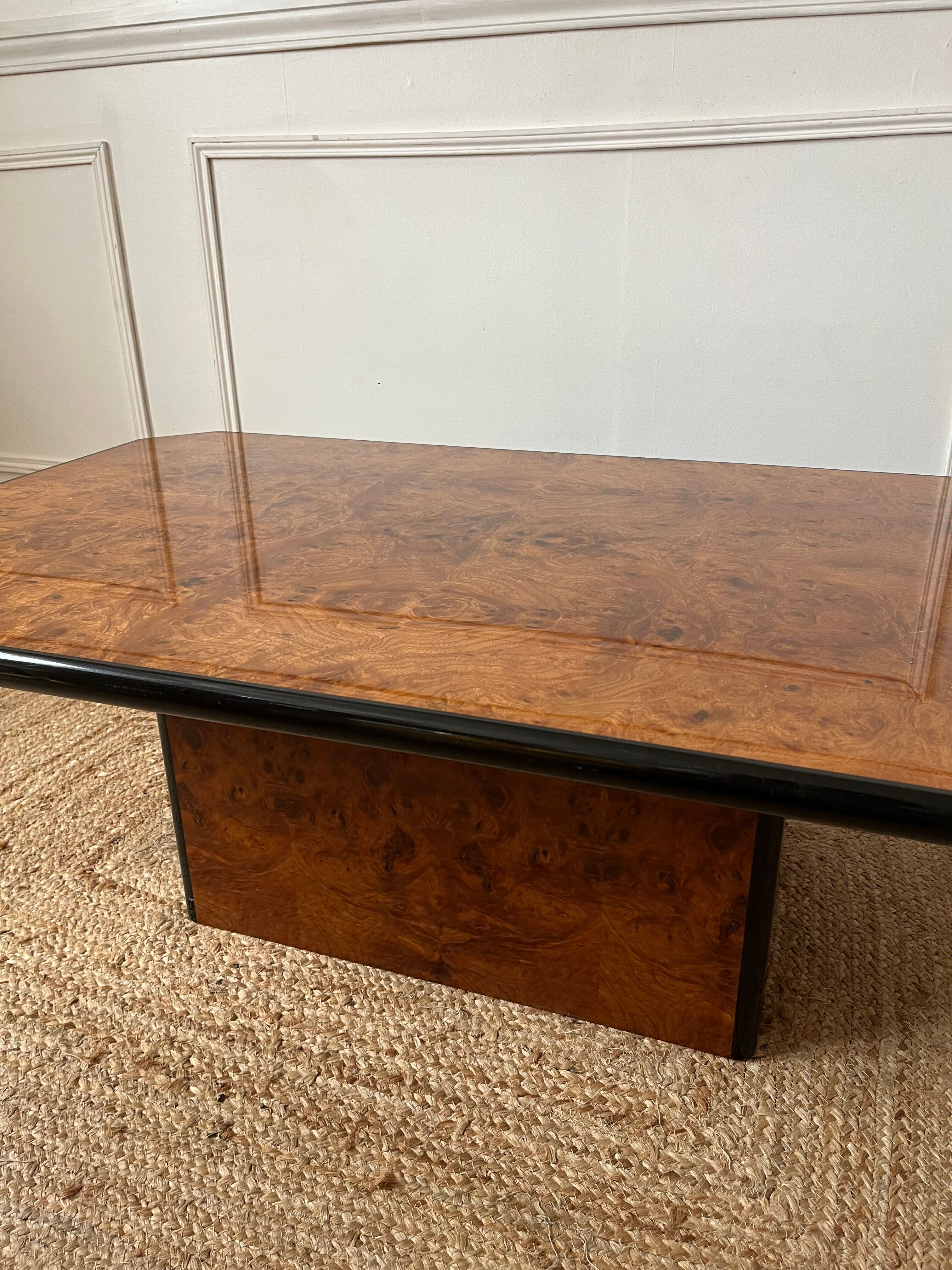 Table basse en loupe d’orme, 1970