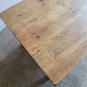 Table basse en bois massif