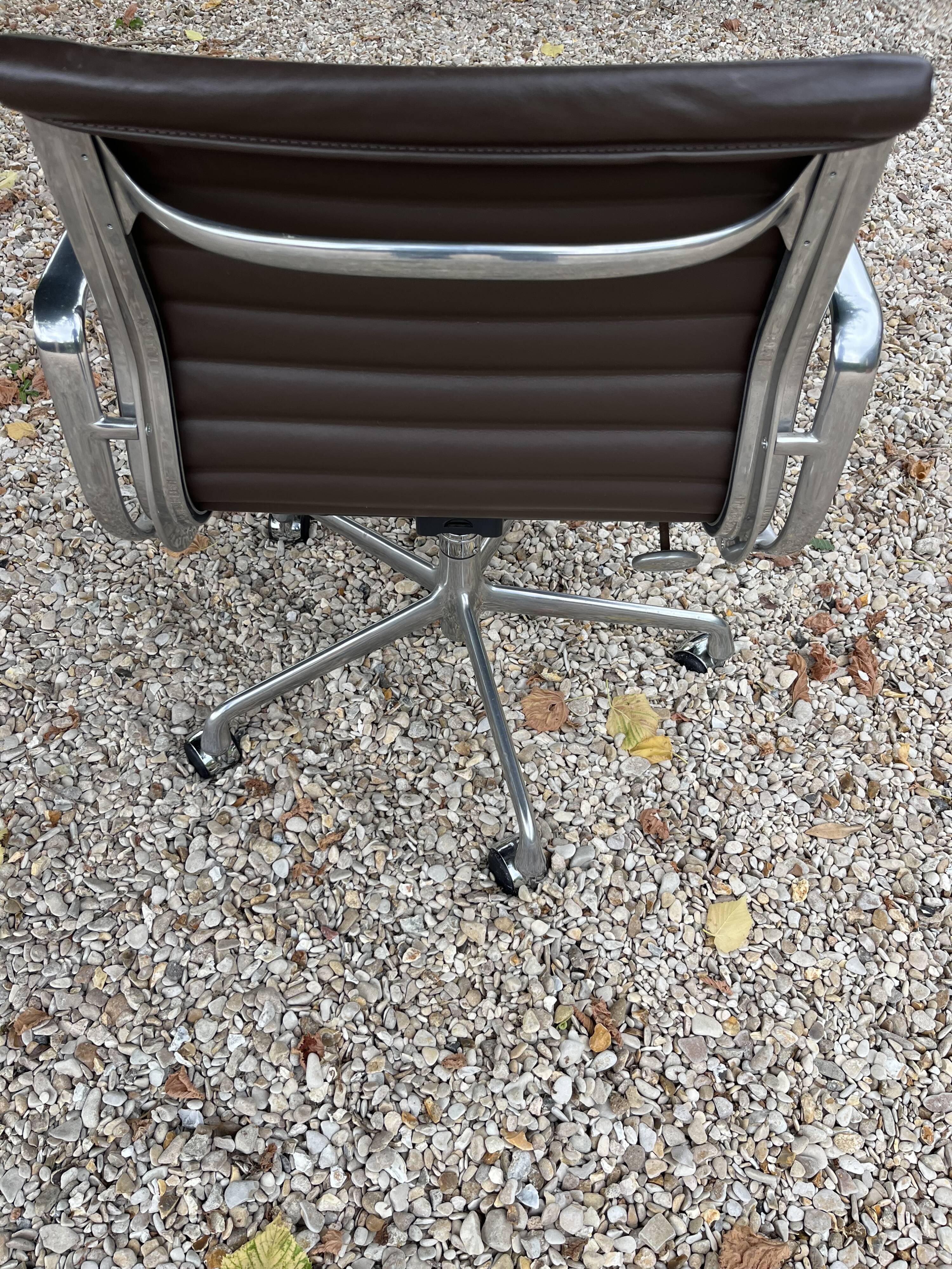 Herman Miller Office Chair – Executive Model from the Aluminum Group