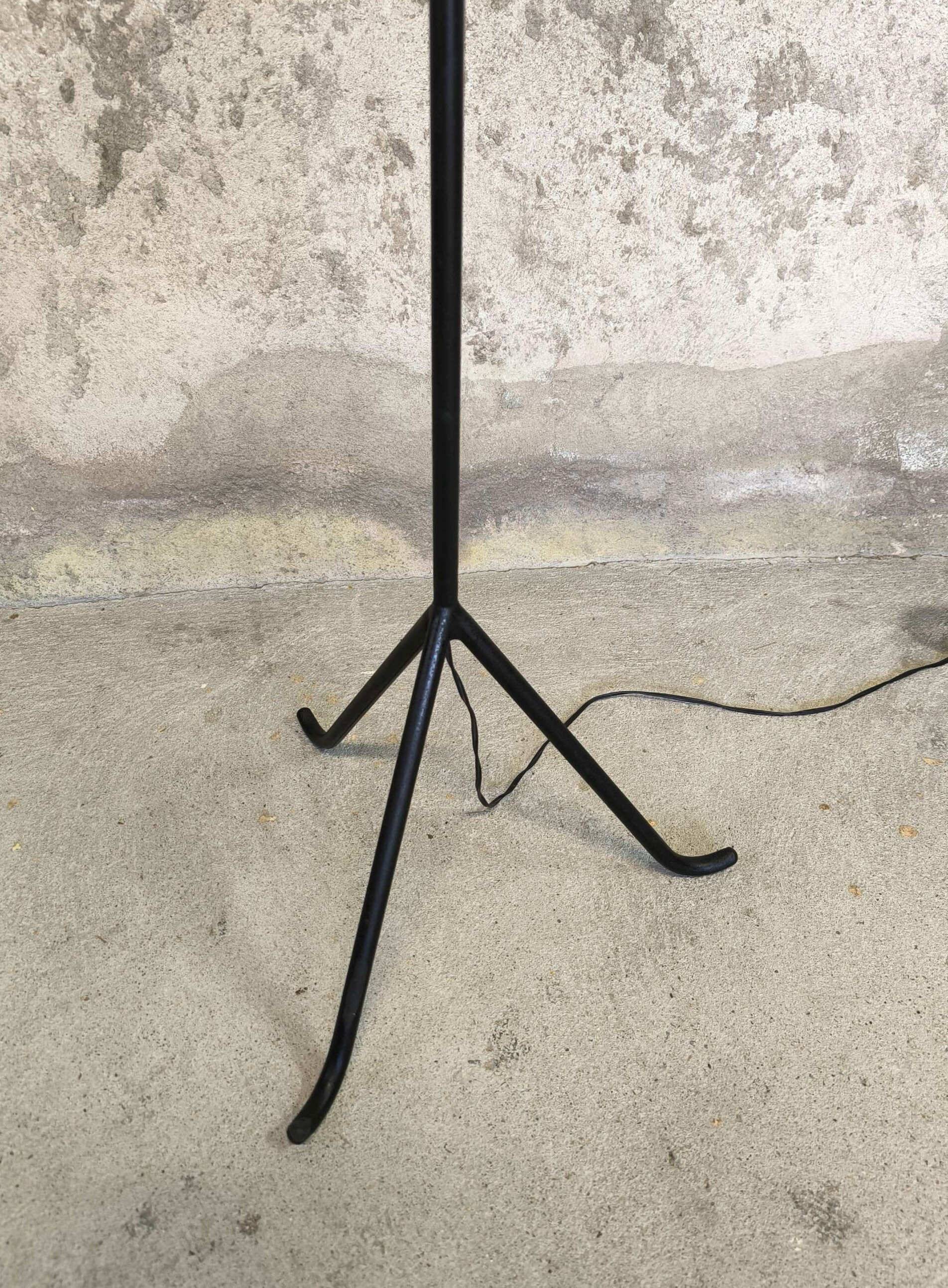 Vintage modernist tripod floor lamp.