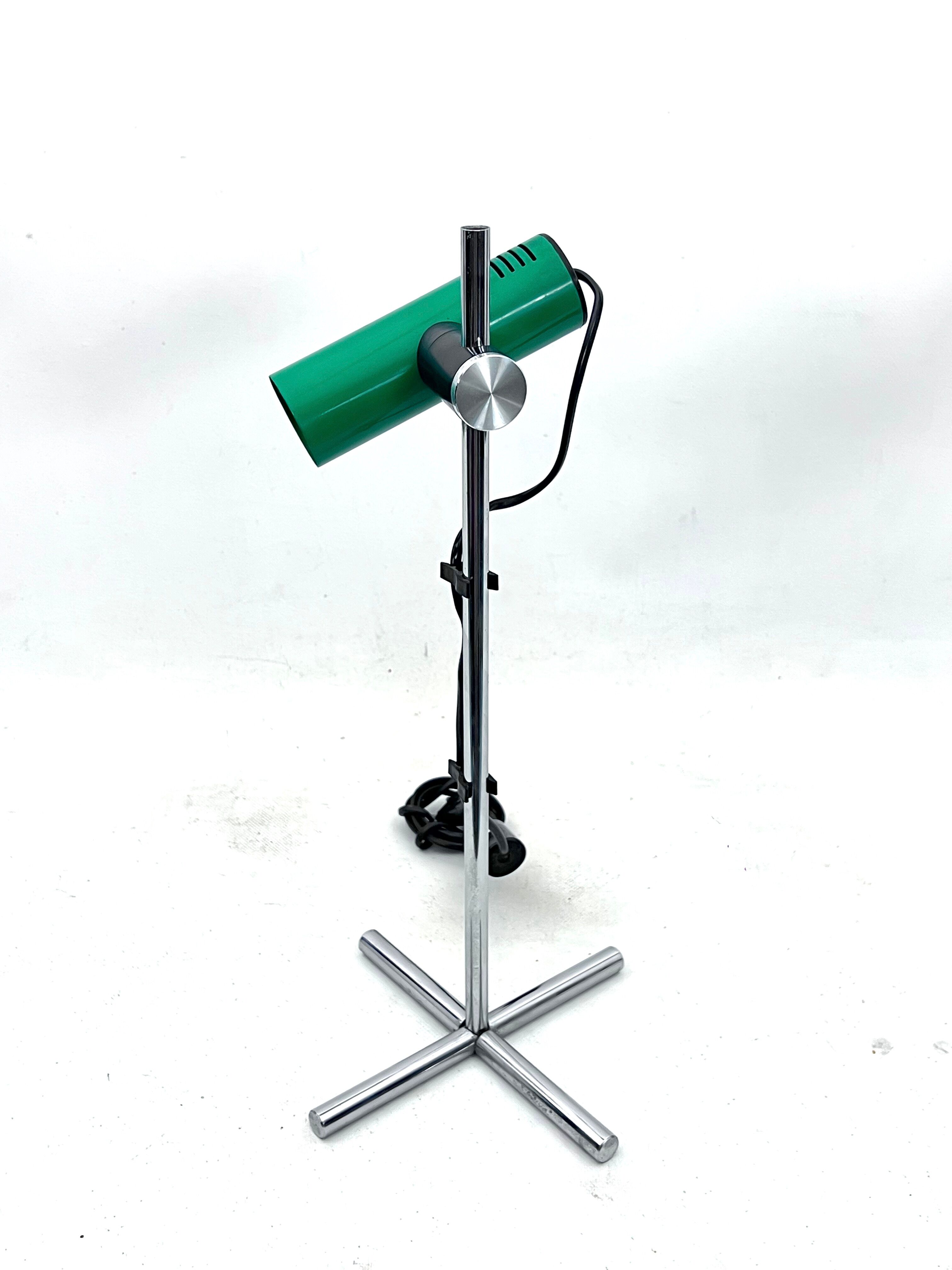 Reggiani, vintage chrome and green lacquer adjustable table lamp. Italy 1970s