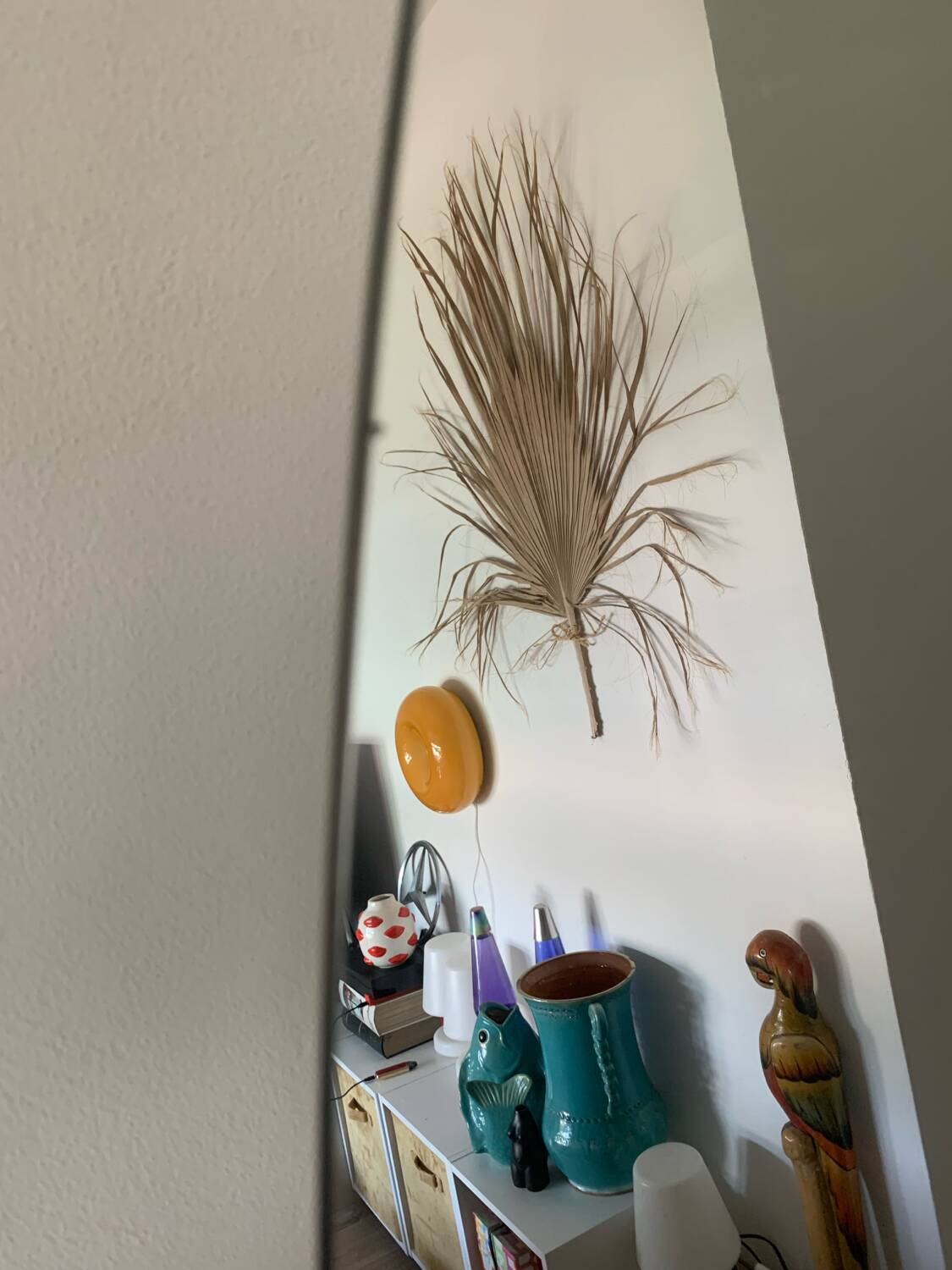 Lipstick mirror on foot