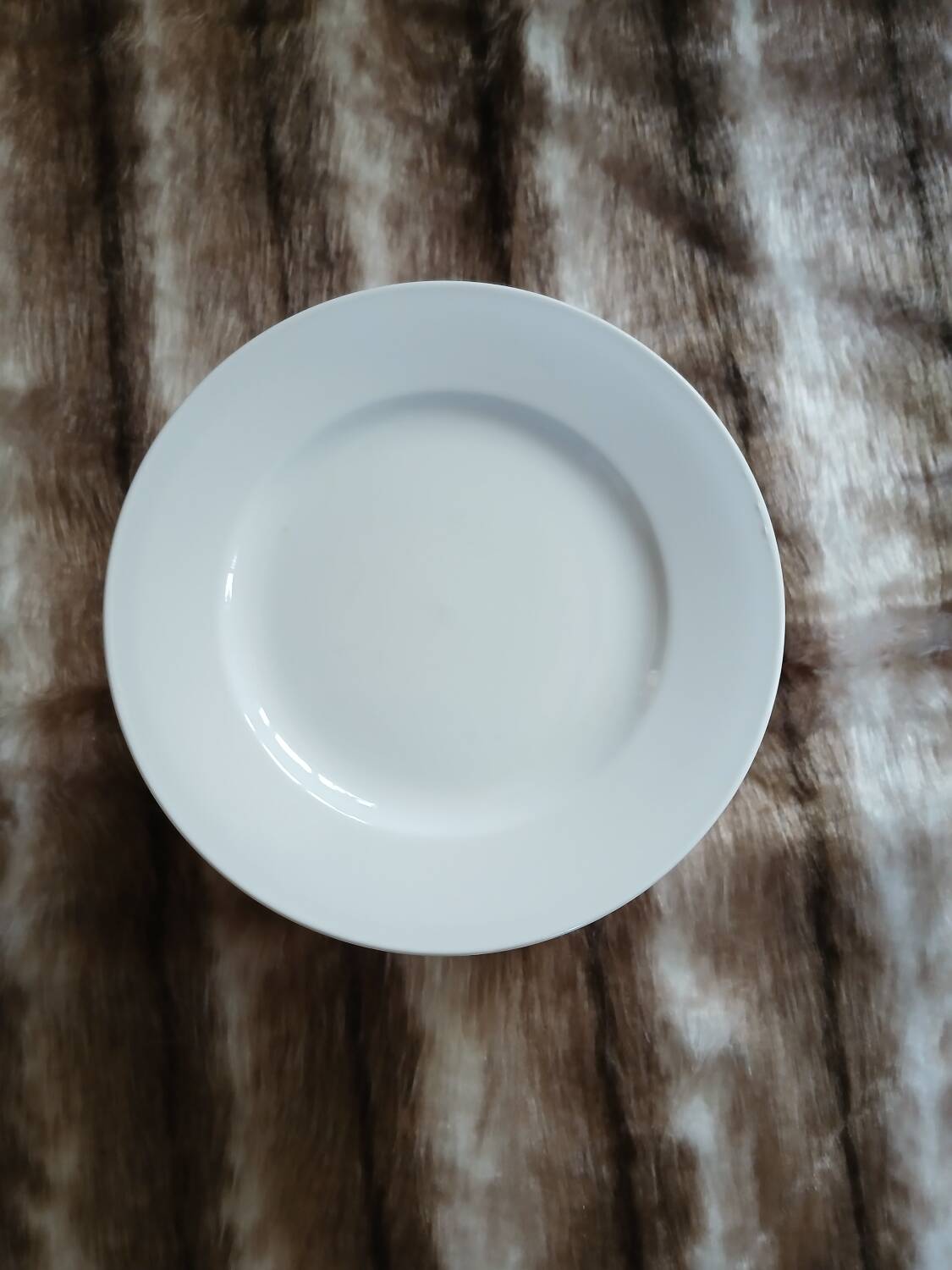 16 white porcelain dessert plates