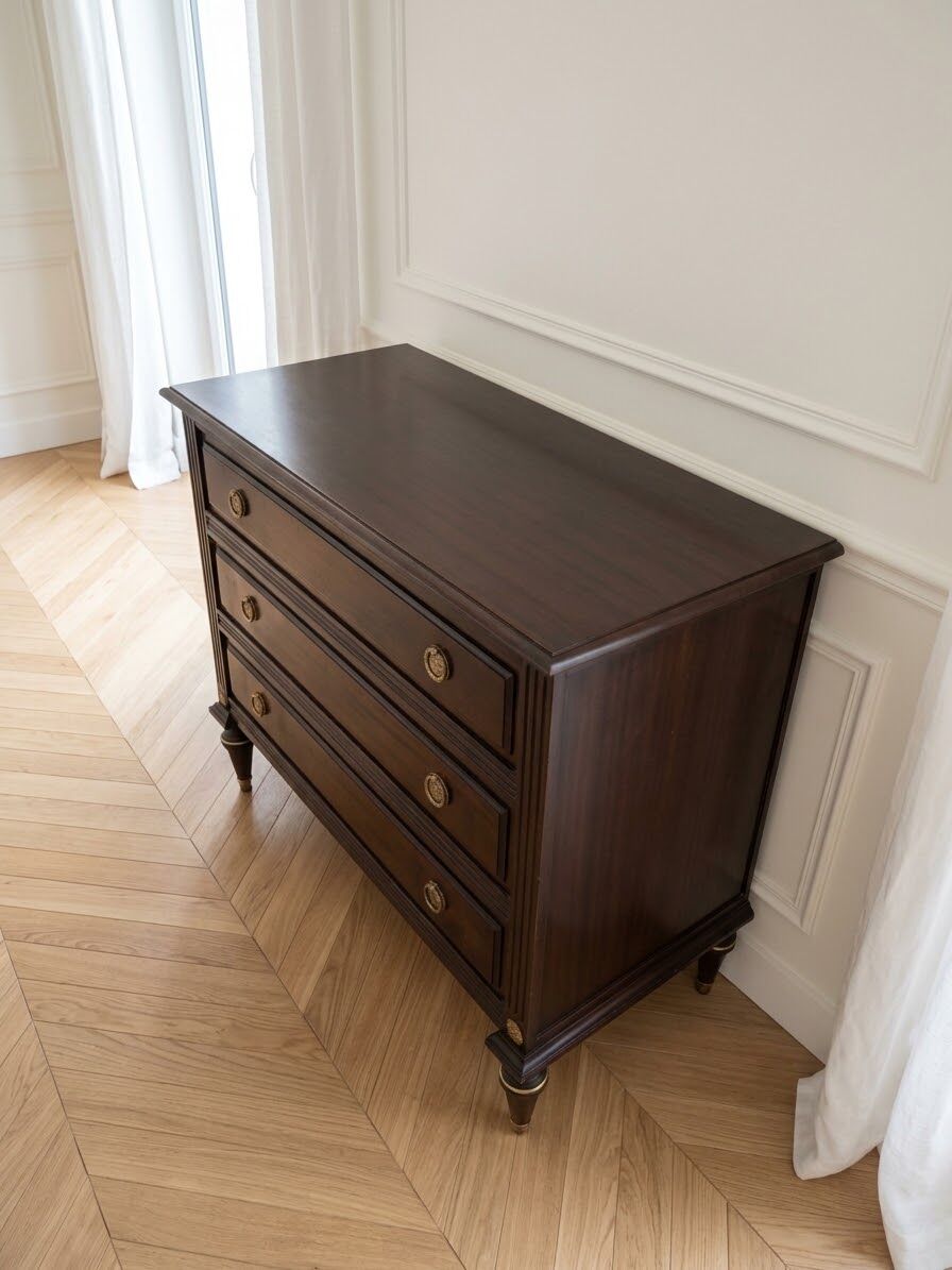 Antique Louis XVI commode in brown wood and gilded brass.