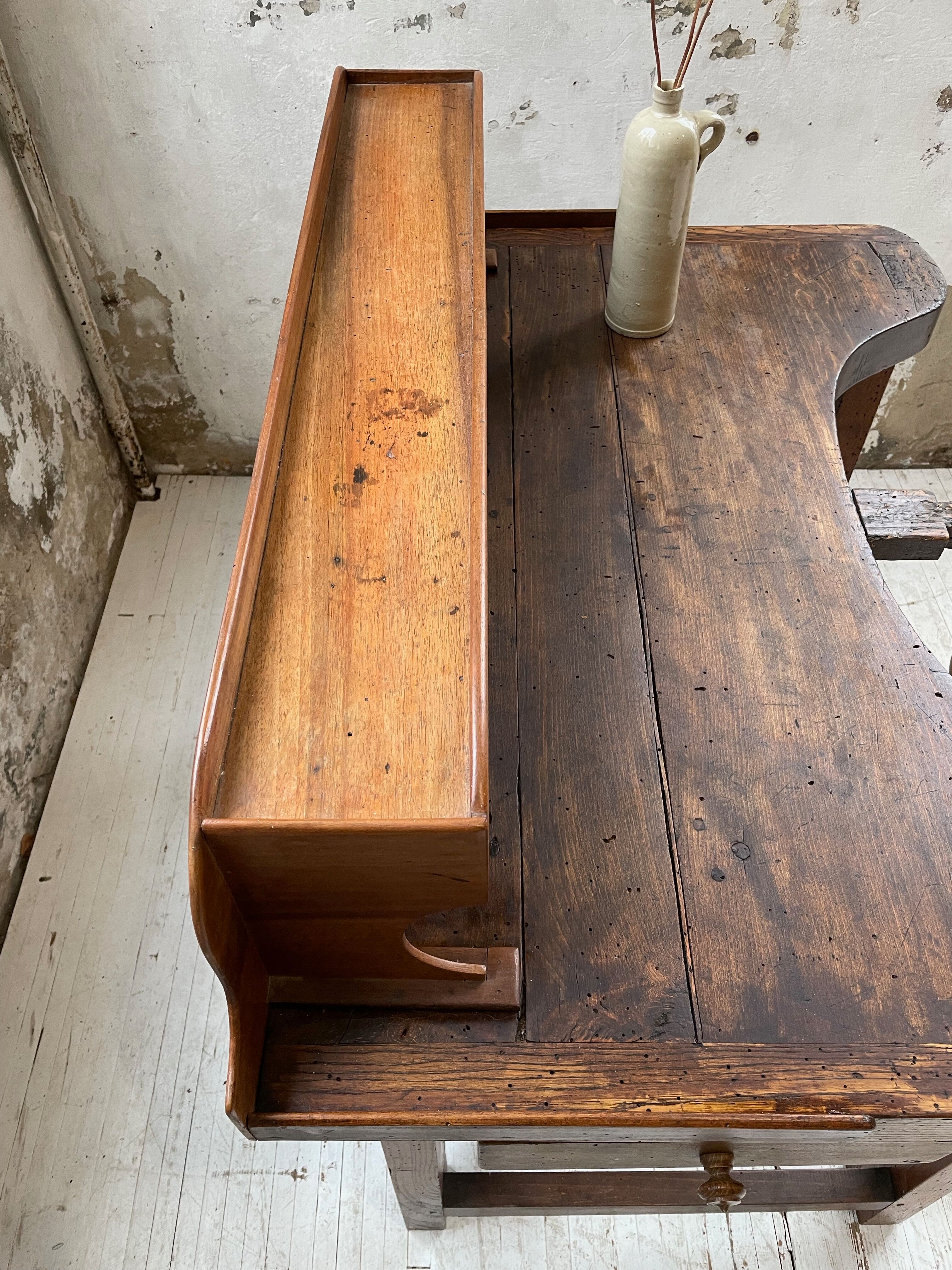 Establishment of jeweler XIXth oak