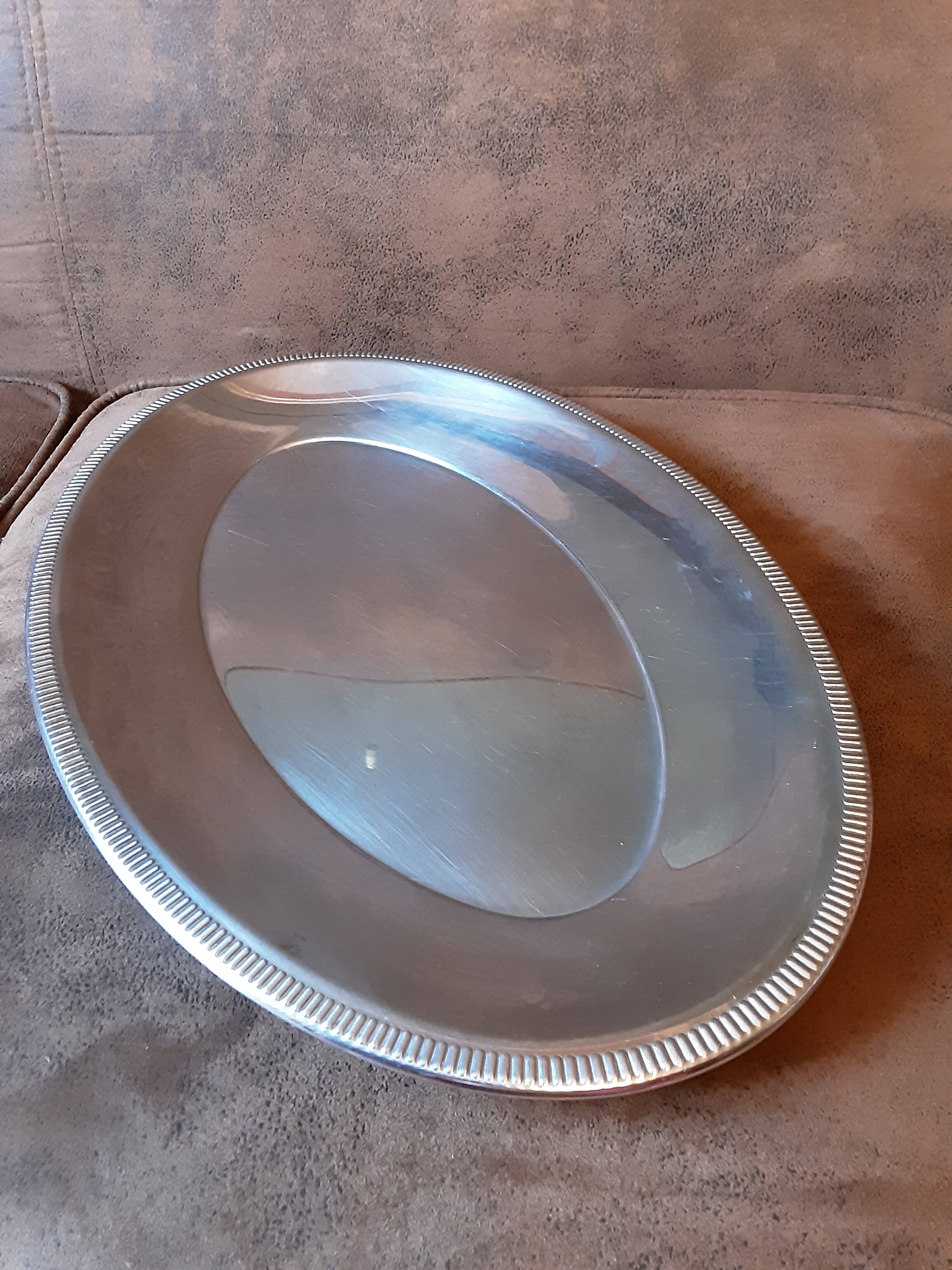 Oval metal dish
