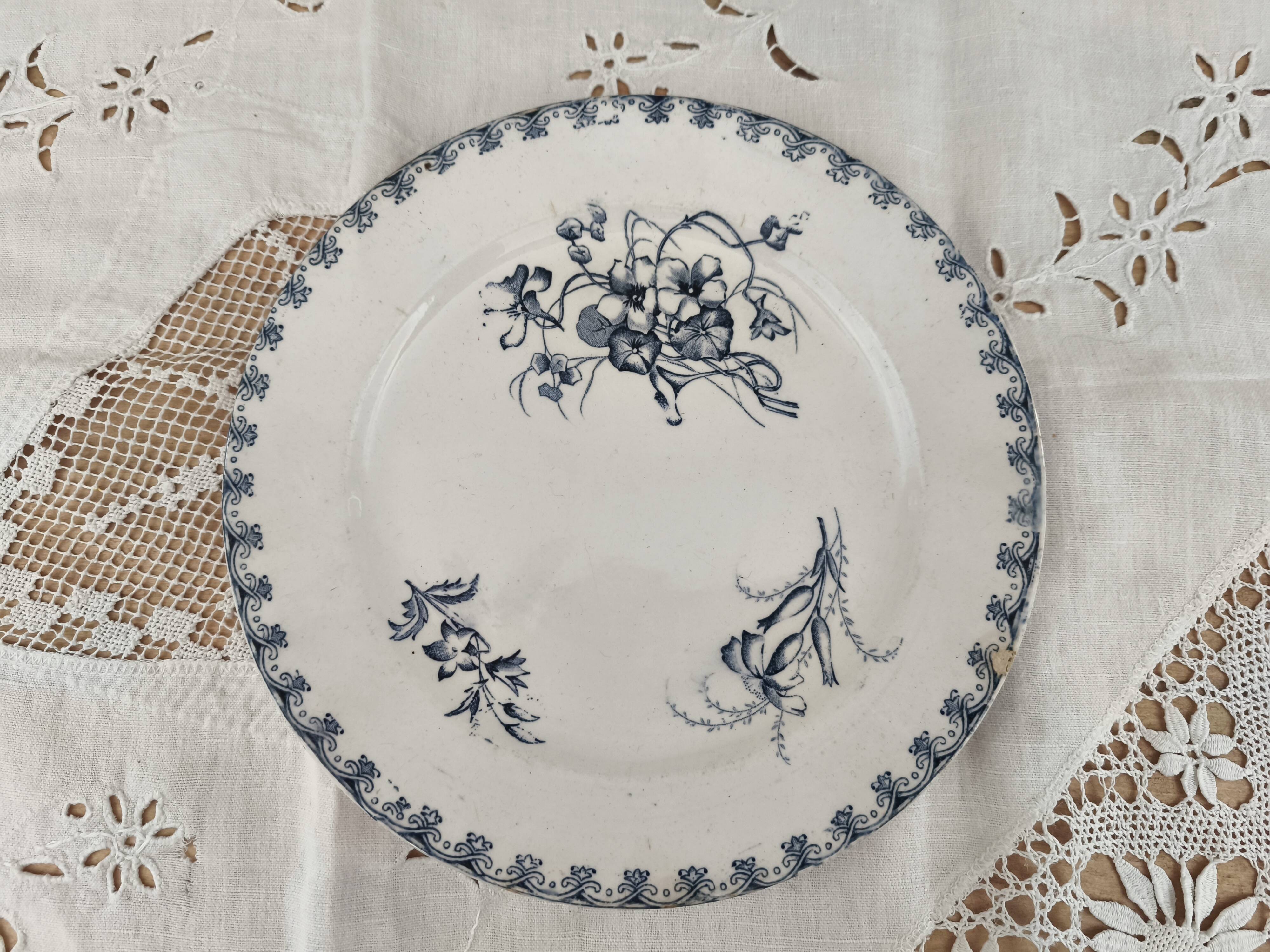 Art Nouveau dessert plate Terre de Fer U&C Sarreguemines model Véga