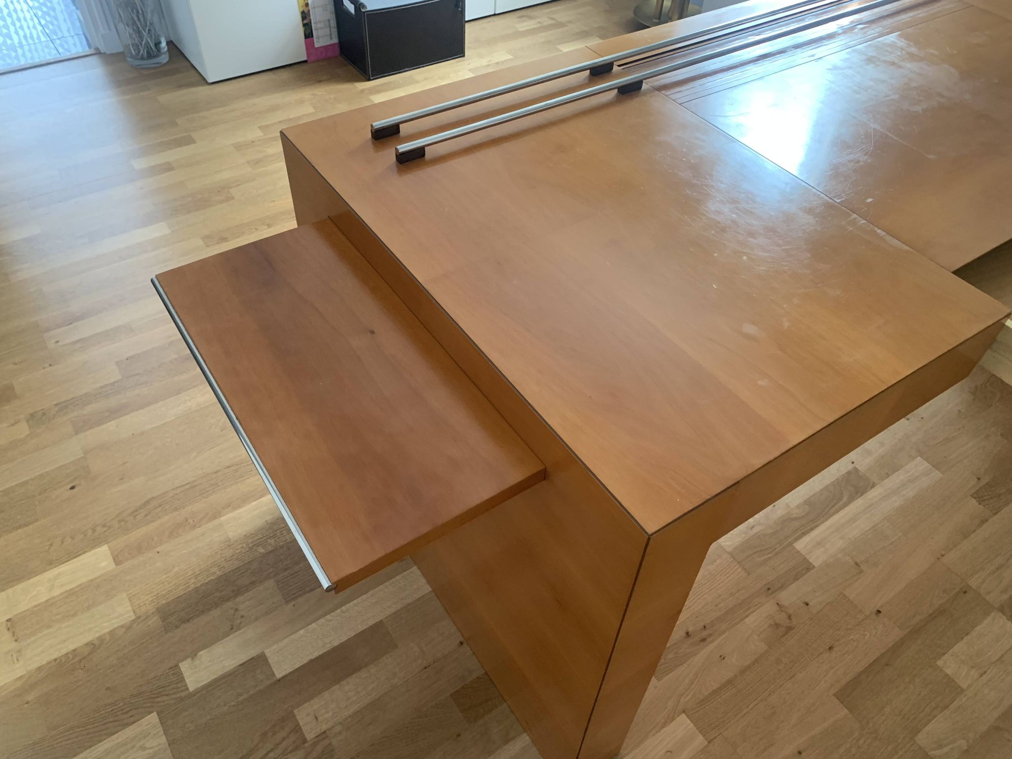 Bureau moderniste Jame Tresserra Clapes