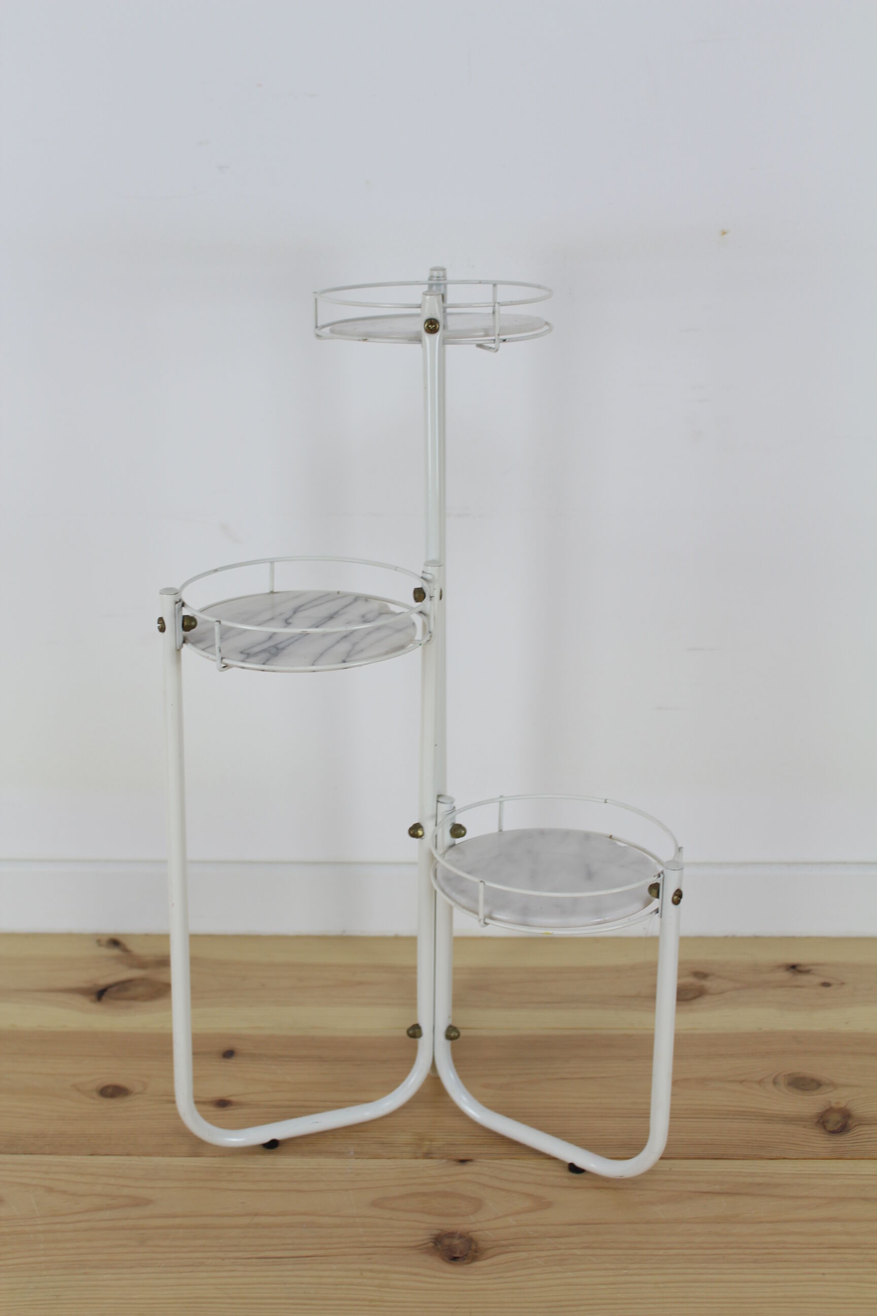 Door plant in white metal and marble