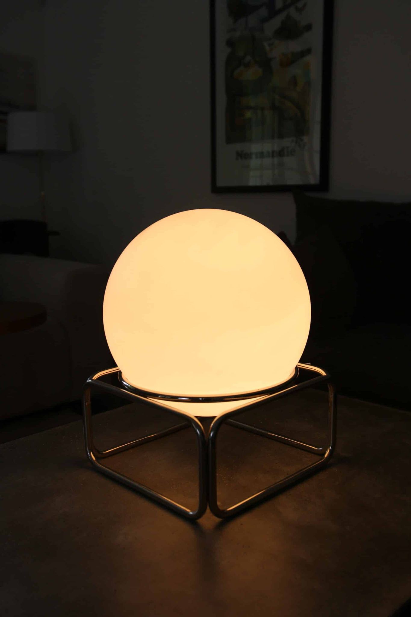 Lampe globe opaline chrome vintage