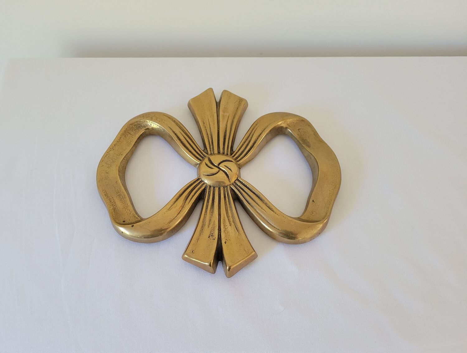 Brass ribbon bottom