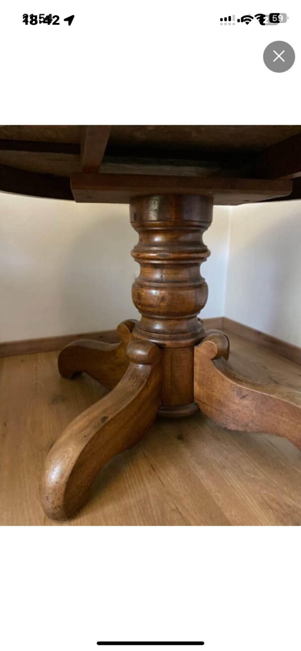 Table en  noyer plateau en marbre style Louis Philippe