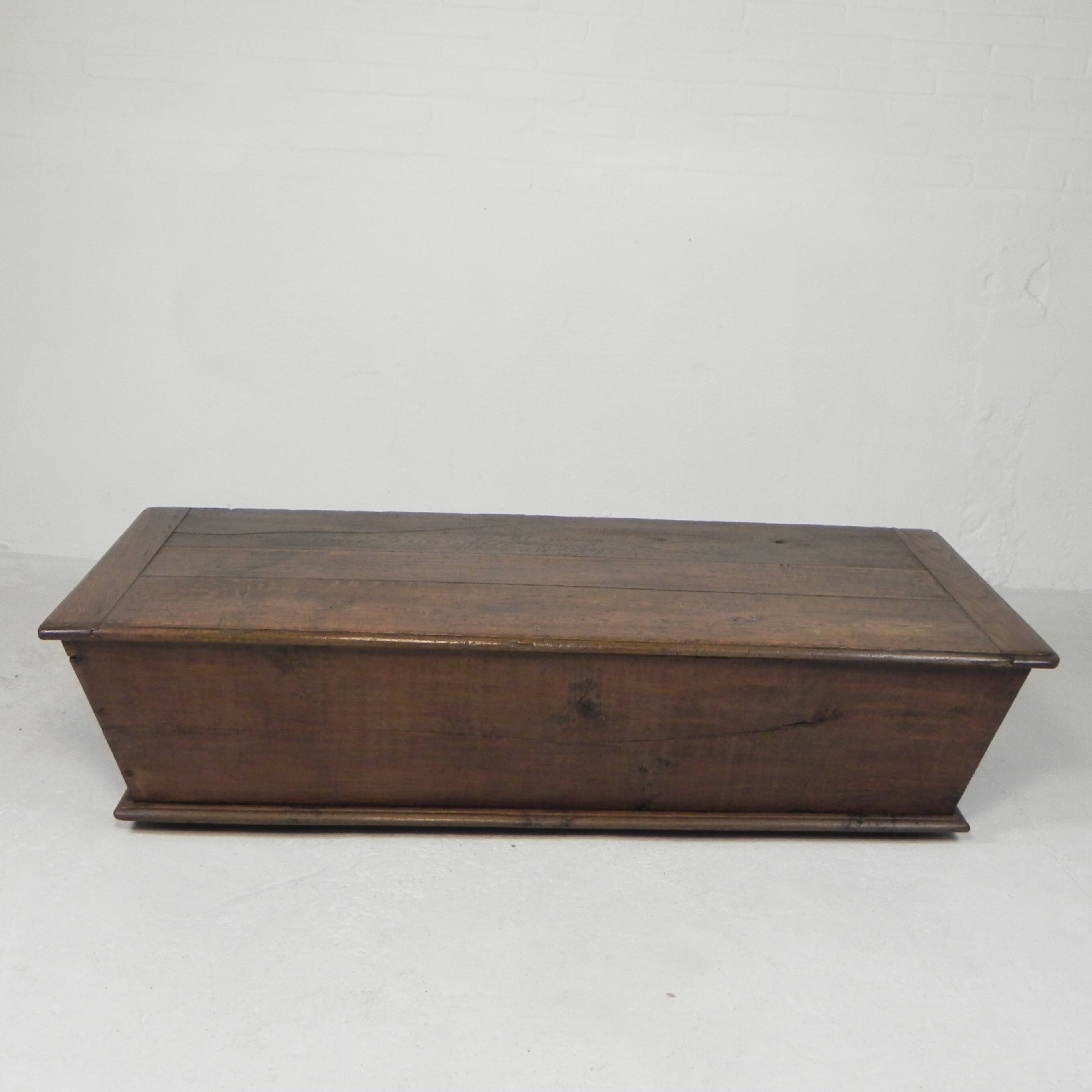 Ancien coffre en chêne, auge, coffre à couvertures XIXe siècle